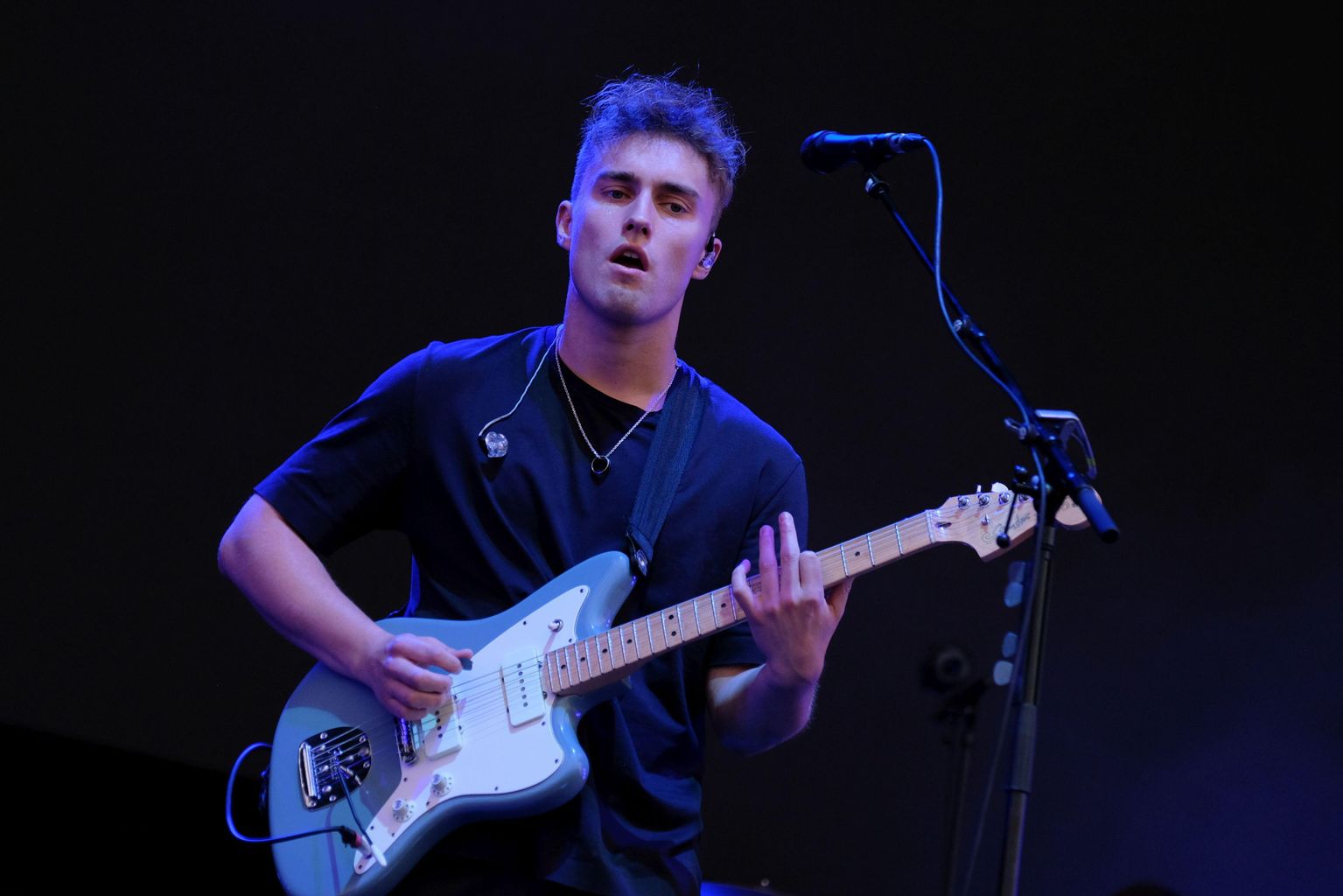 Sam Fender cancels 2022 gigs to protect his mental health