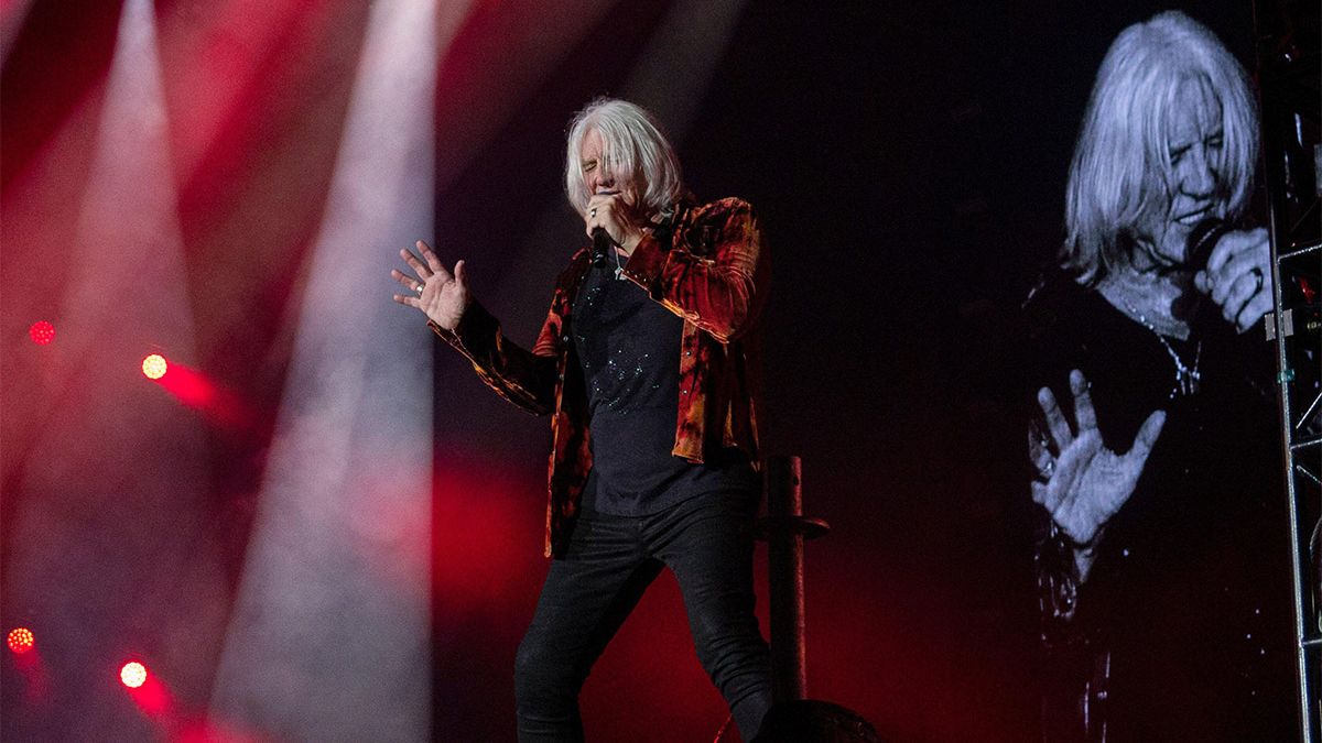 Def Sing Watch Def Leppard dedicate song to Queen Elizabeth II