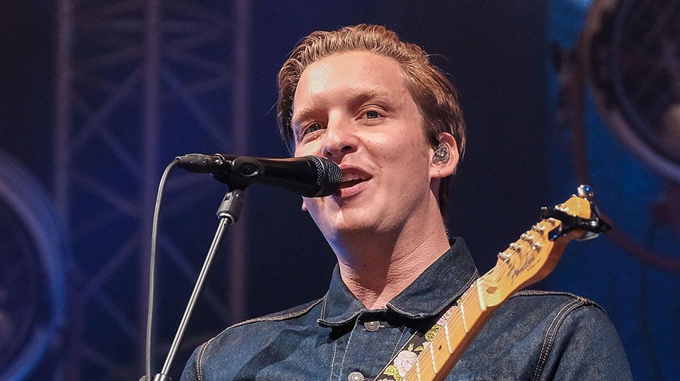 What songs are on George Ezra's 2022 arena tour set list?
