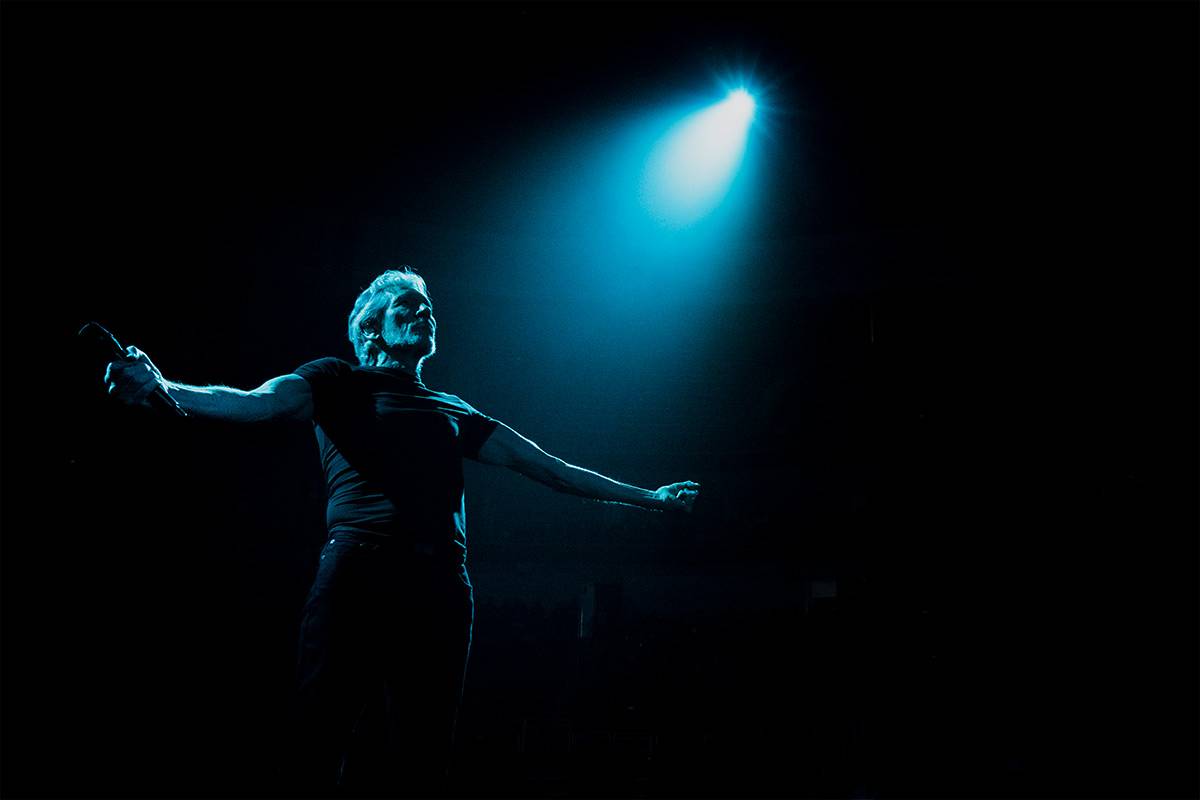 Watch Roger Waters releases new solofree version of Numb