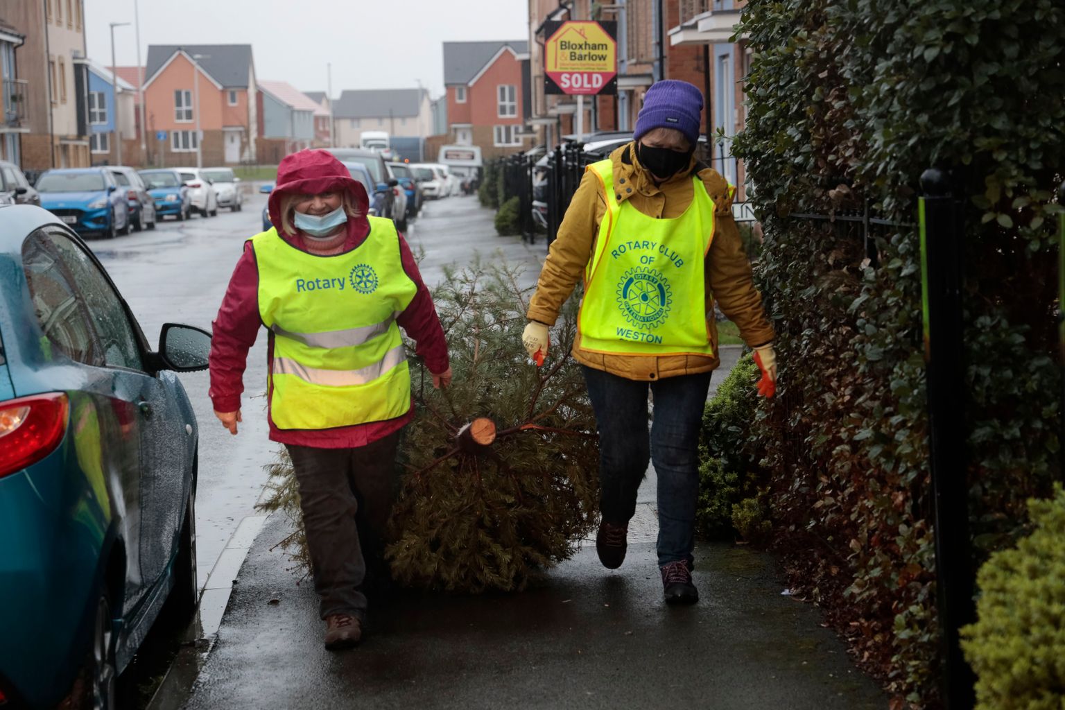 'Pines for Pounds' raises thousands for Weston hospice