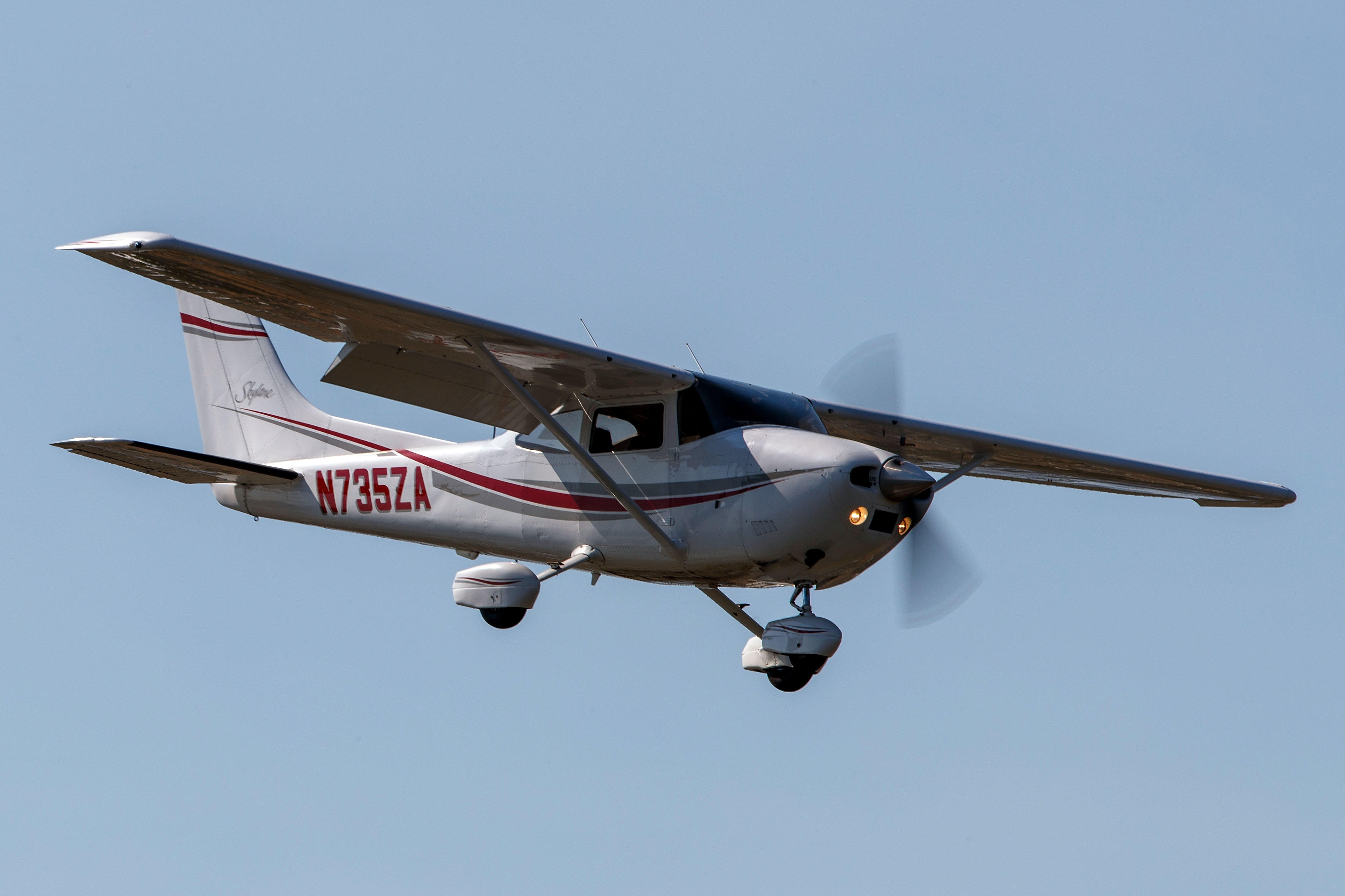 Aircraft hit 'articulated vehicle' during landing attempt in