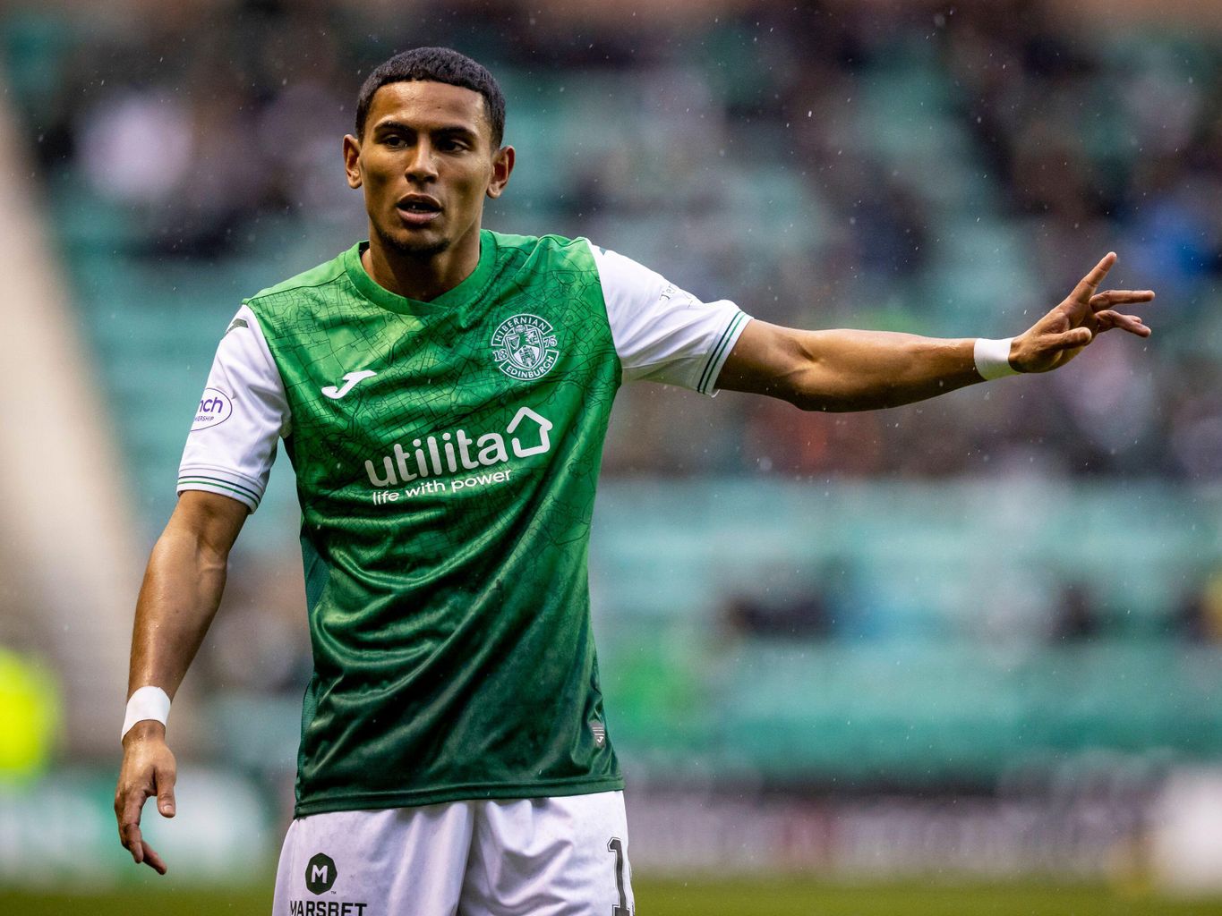 demetri-mitchell-leaves-hibs