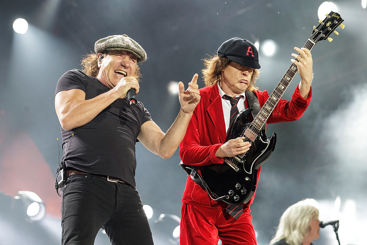 kontakt Troubled perle AC/DC tease their first concert in seven years - watch