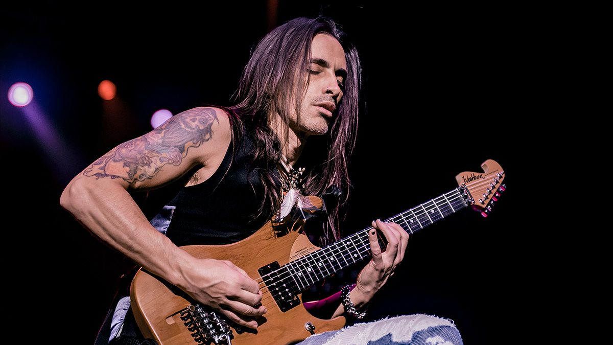 Watch Extreme's Nuno Bettencourt perform Rise guitar solo live for