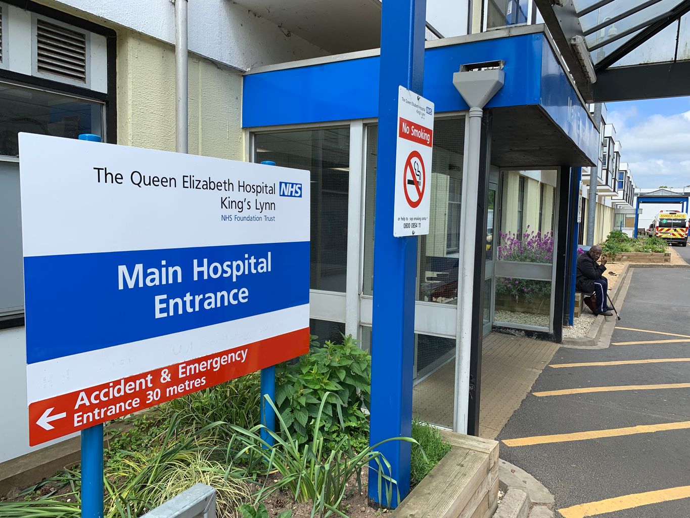 two-norfolk-mps-visiting-queen-elizabeth-hospital-after-rebuild-news