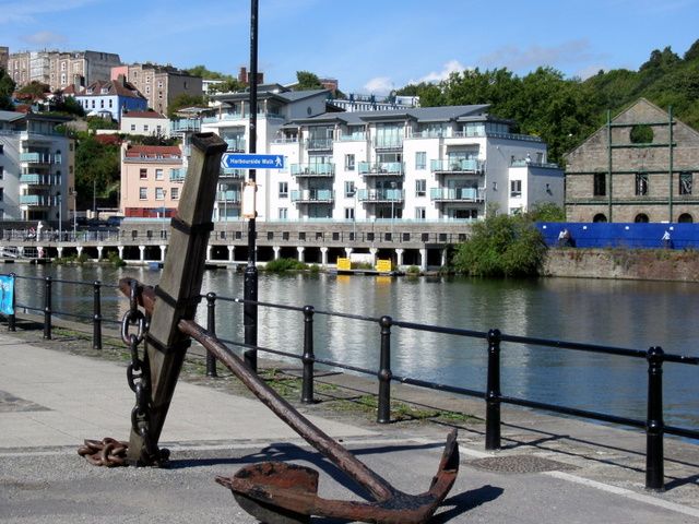 Man suffers fractured skull after assault in Whapping Wharf area