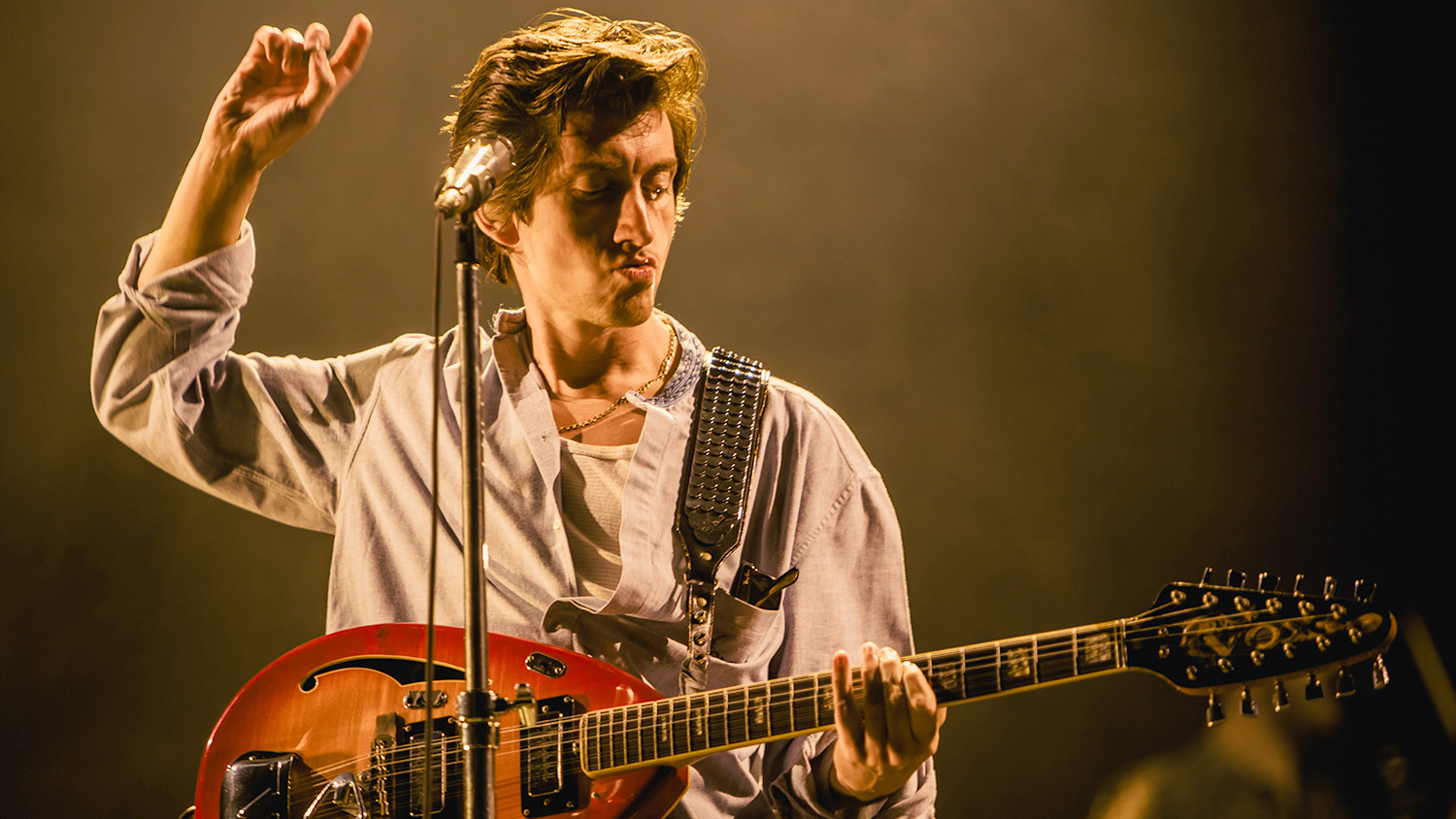 Arctic Monkeys play 'A Certain Romance' in Sheffield