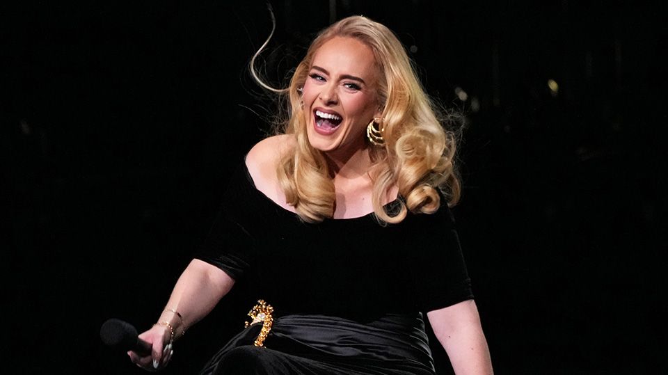 Adele forgets the lyrics to her song 'I Drink Wine'