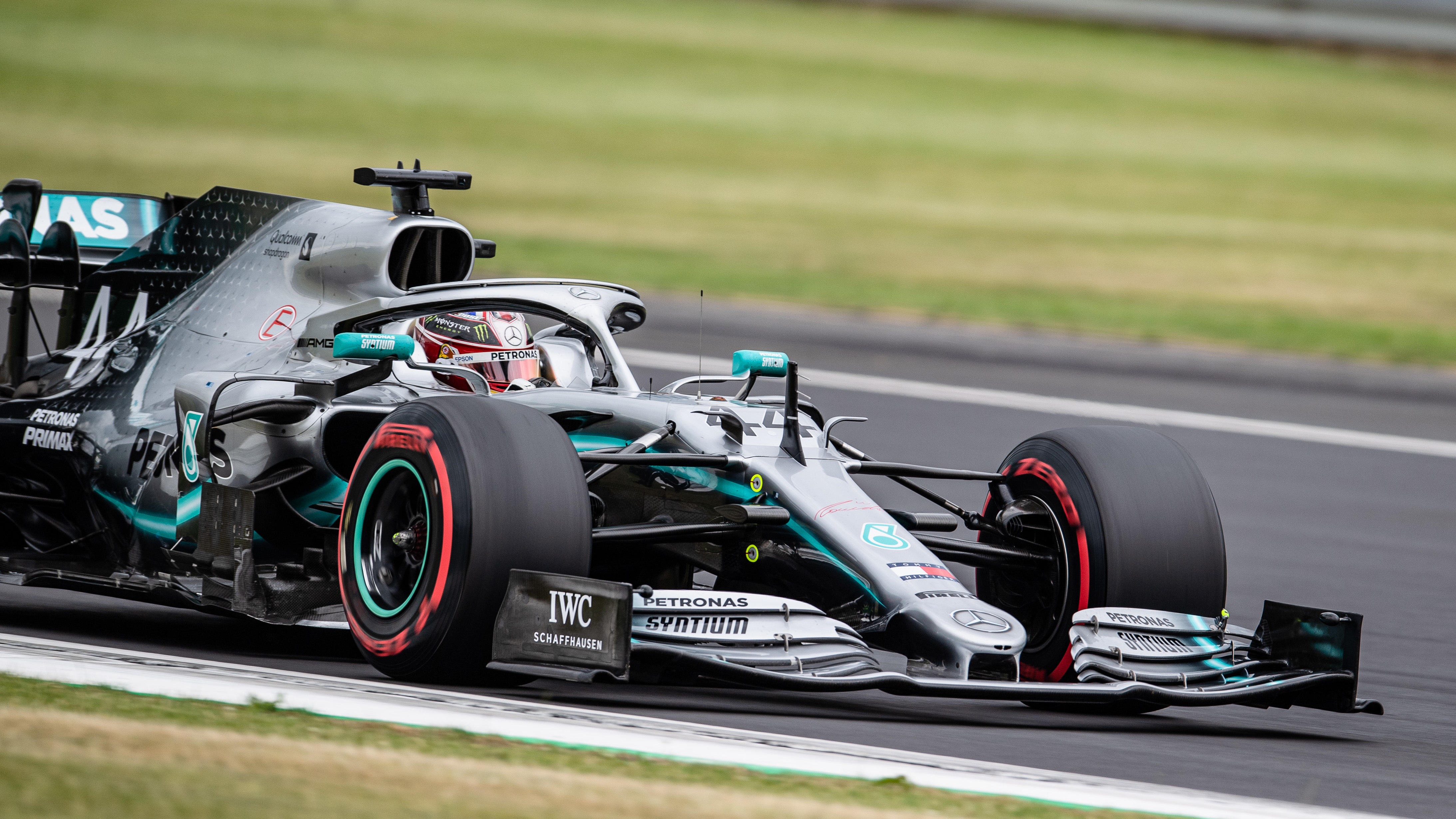 Sainz takes his first F1 win in Silverstone thriller