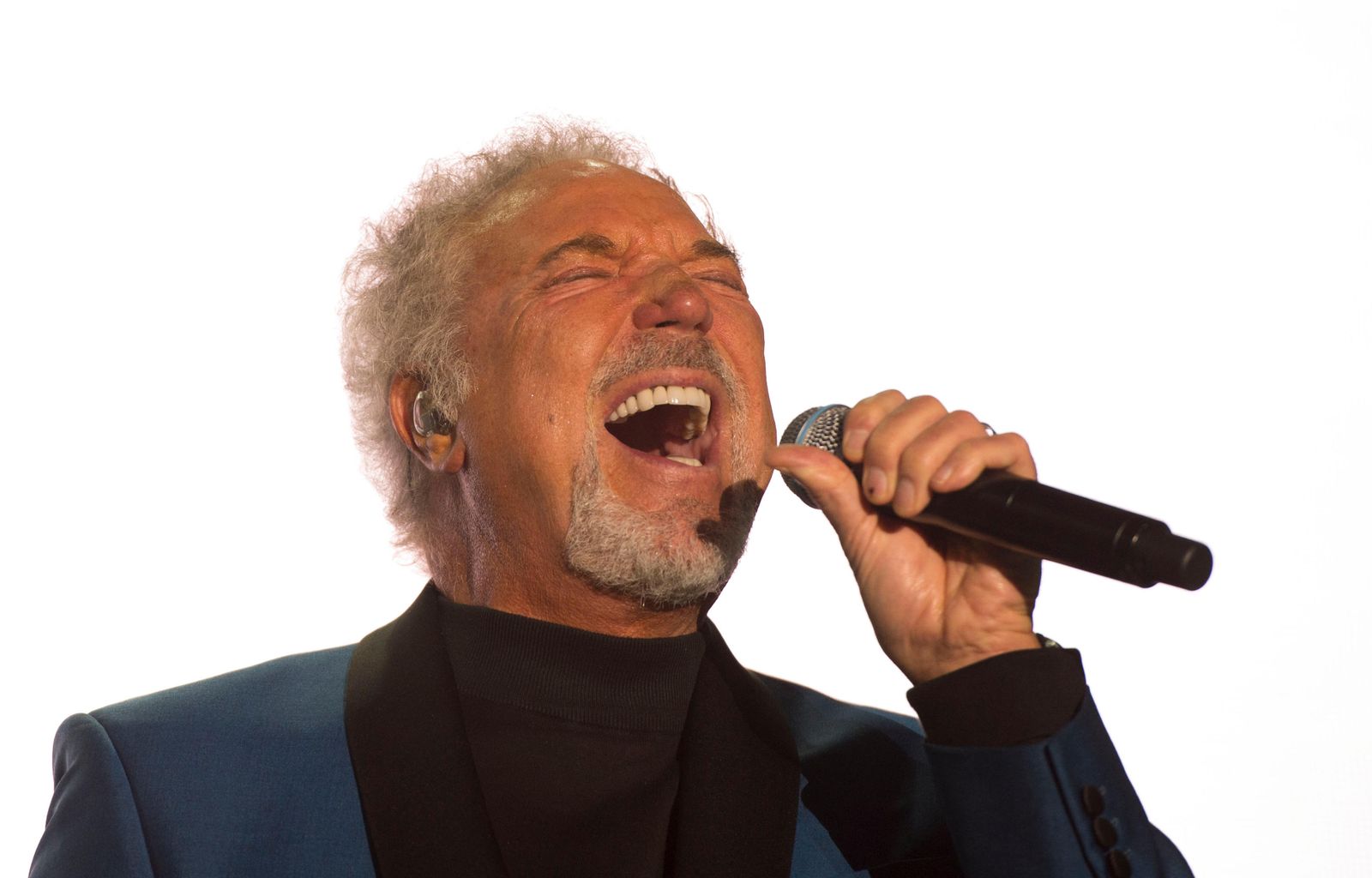 Sir Tom Jones Makes His Hometown Return News The Wave 