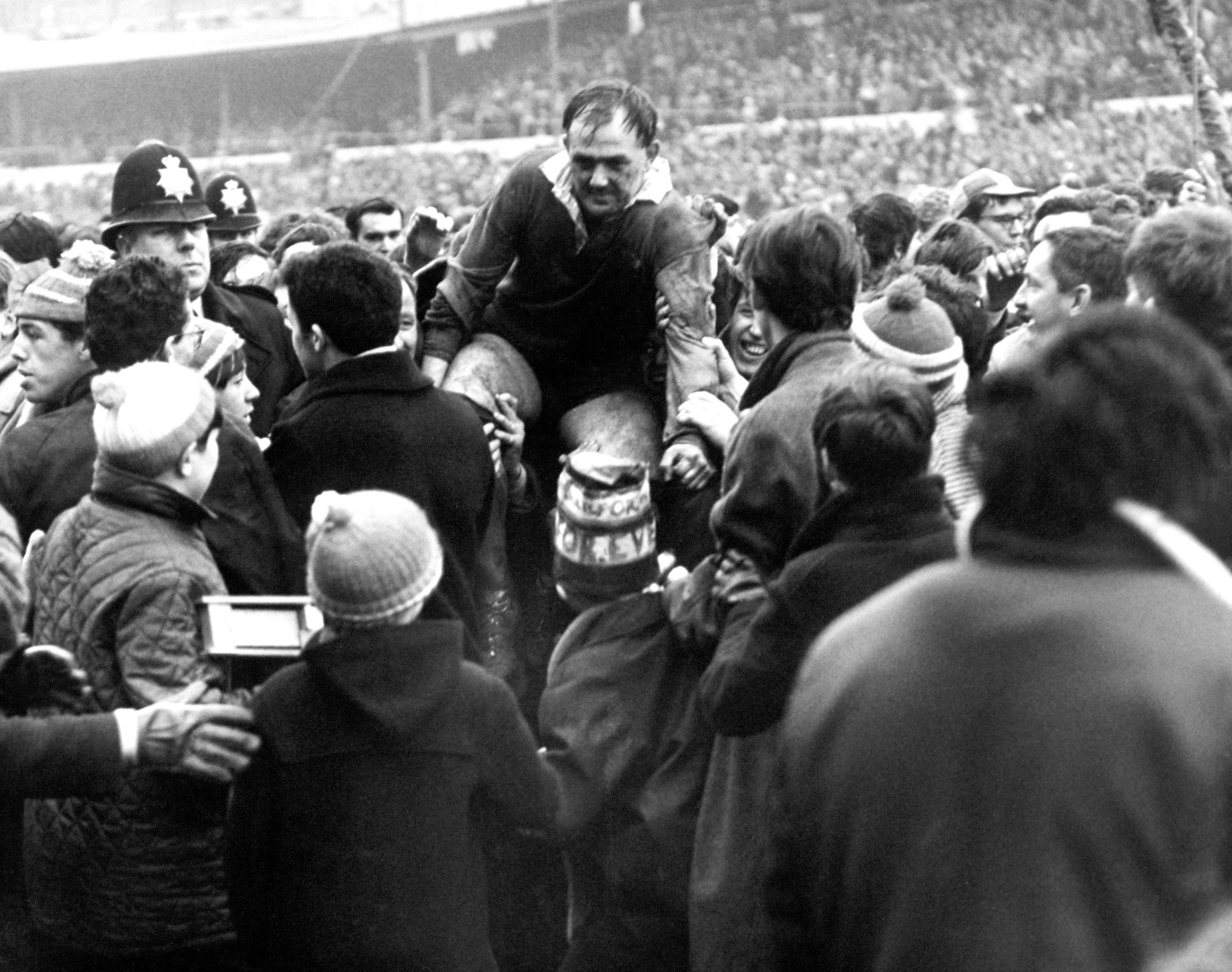 Welsh rugby legend Clive Rowlands dies aged 85