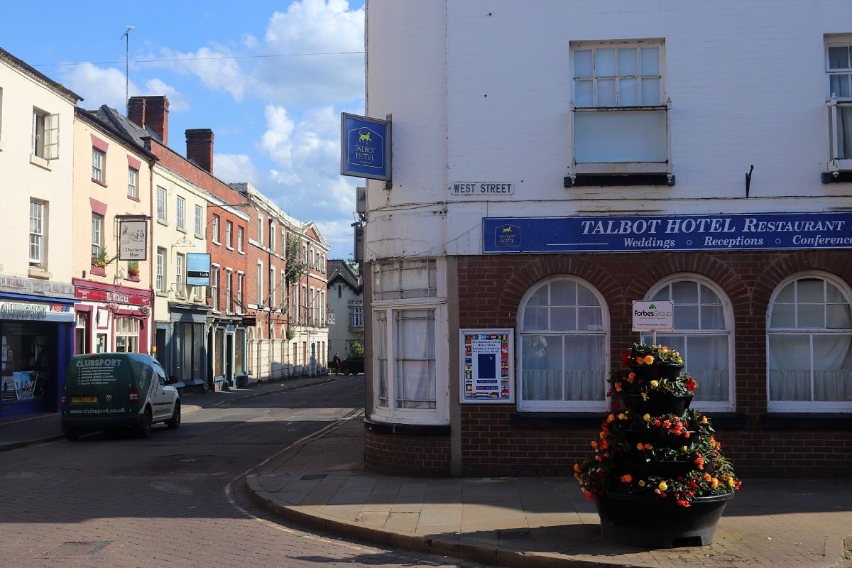 Asylum Seekers To Arrive At Leominsters Talbot Hotel This Week 7064