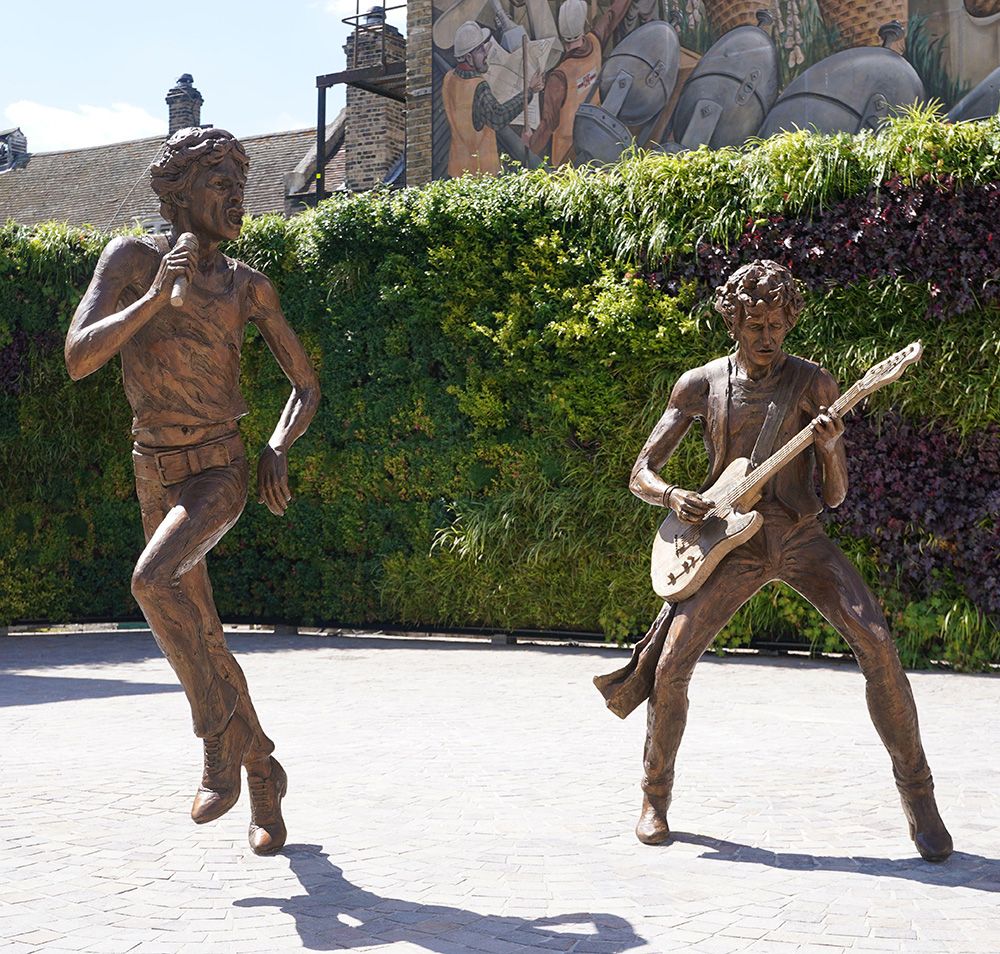 Mick Jagger and Keith Richards statues