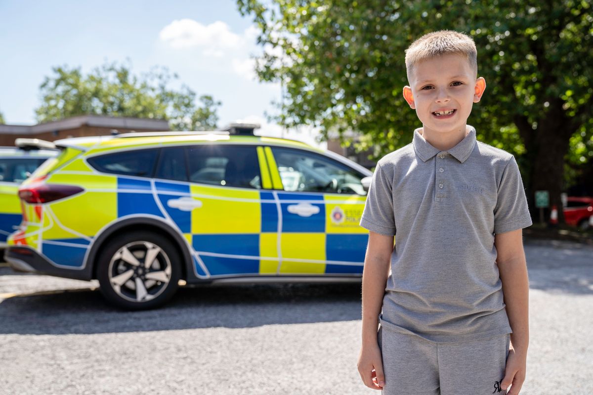 7-year-old praised for calling 999 after his mum collapses