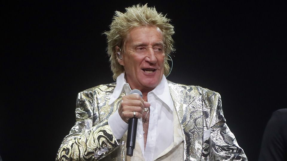 Rod Stewart assures fans he isn't abandoning rock 'n' roll: 'I shall never  retire' - Good Morning America