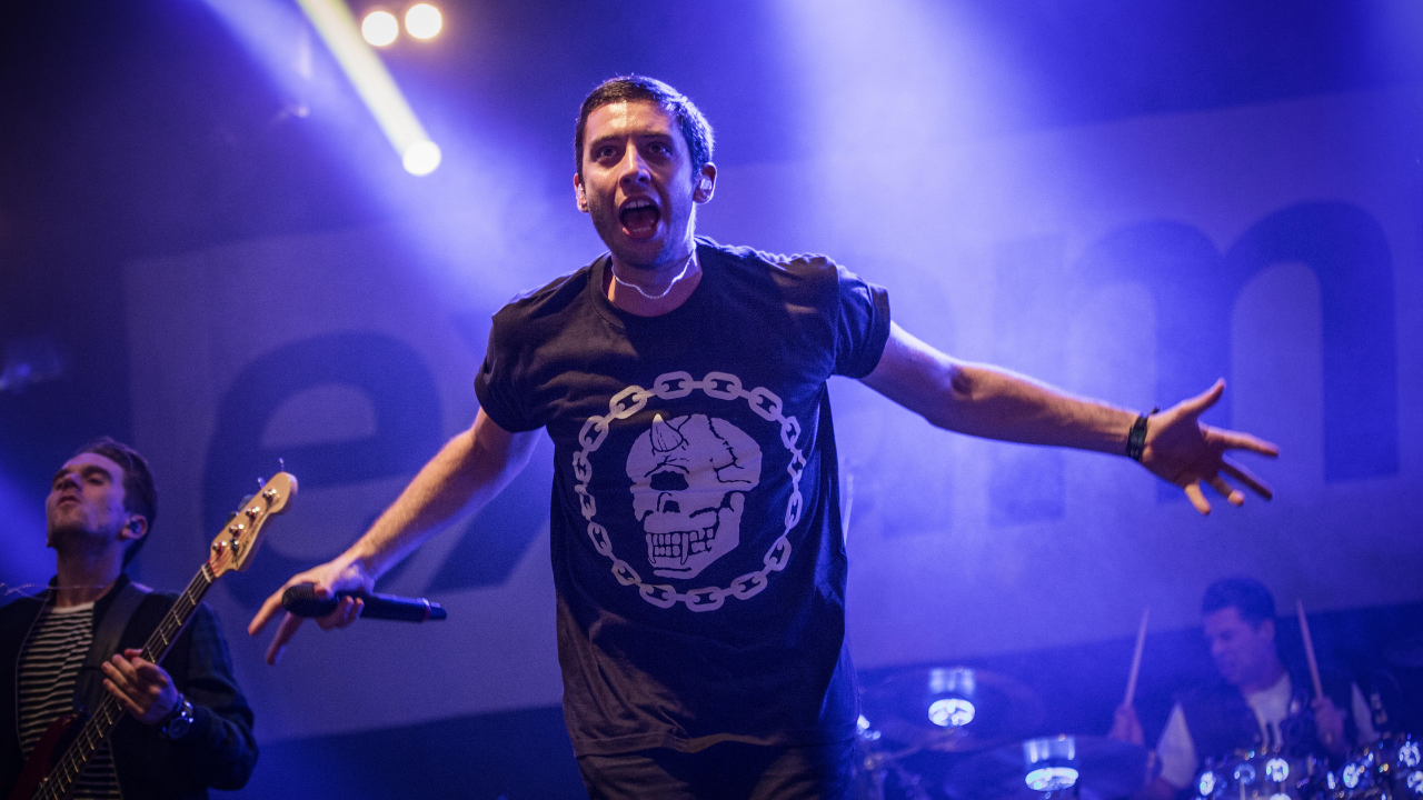 Example announces headline show in Belfast