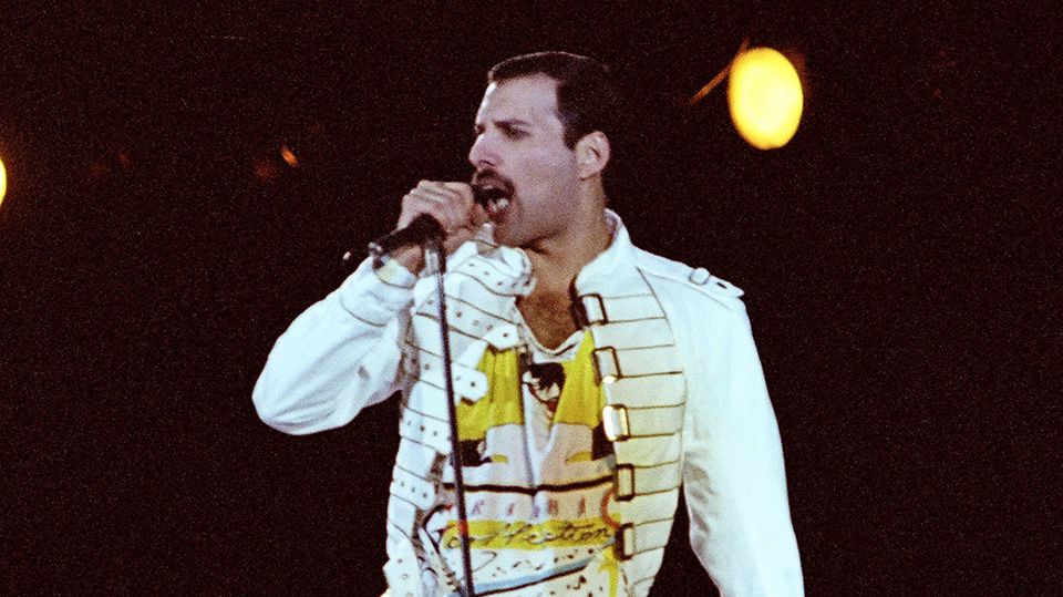 Queen - Love of my life <3 Beautiful song <3