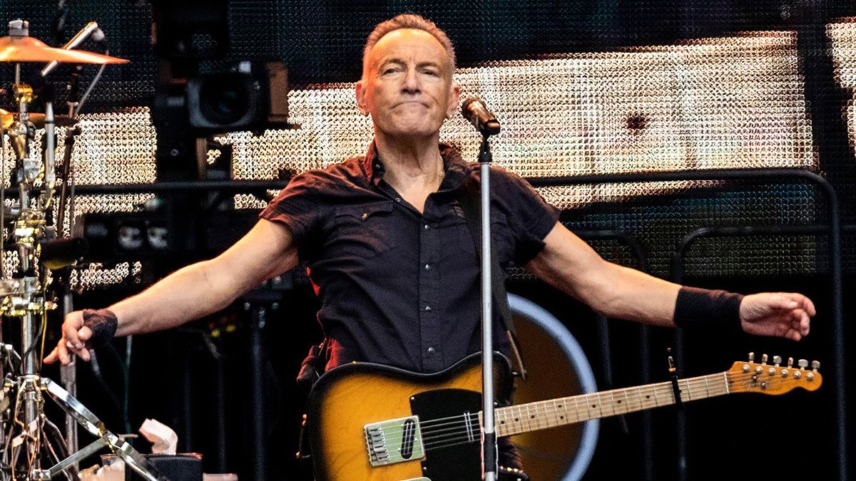 Springsteen Breakfast Bruce Springsteen 'heartbroken' as he postpones concerts due to peptic ...