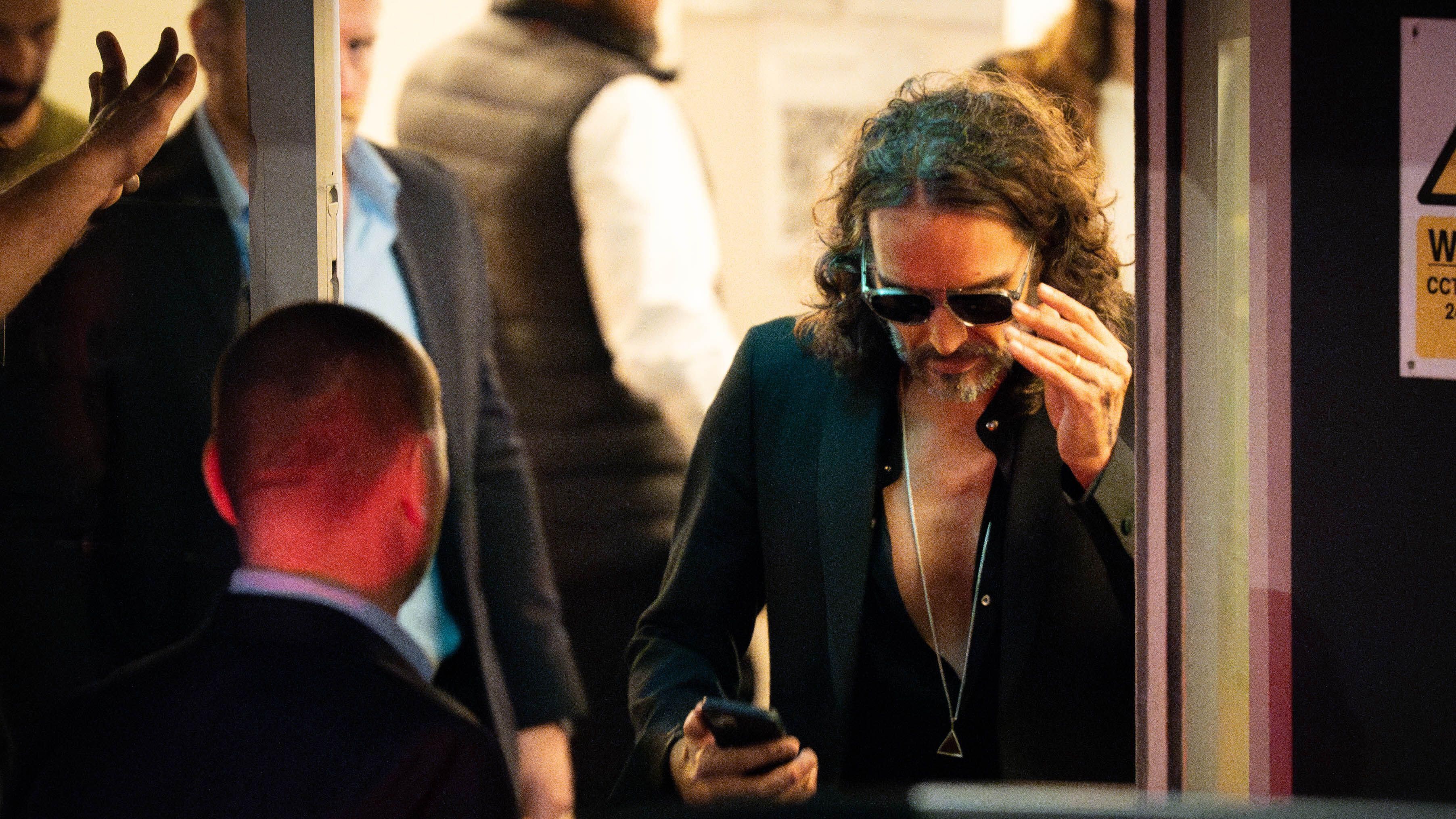 Russell Brand tells London audience there are things he “can’t discuss” after allegations | News Russell Brand tells London audience there are things he “can’t discuss” after allegations | News