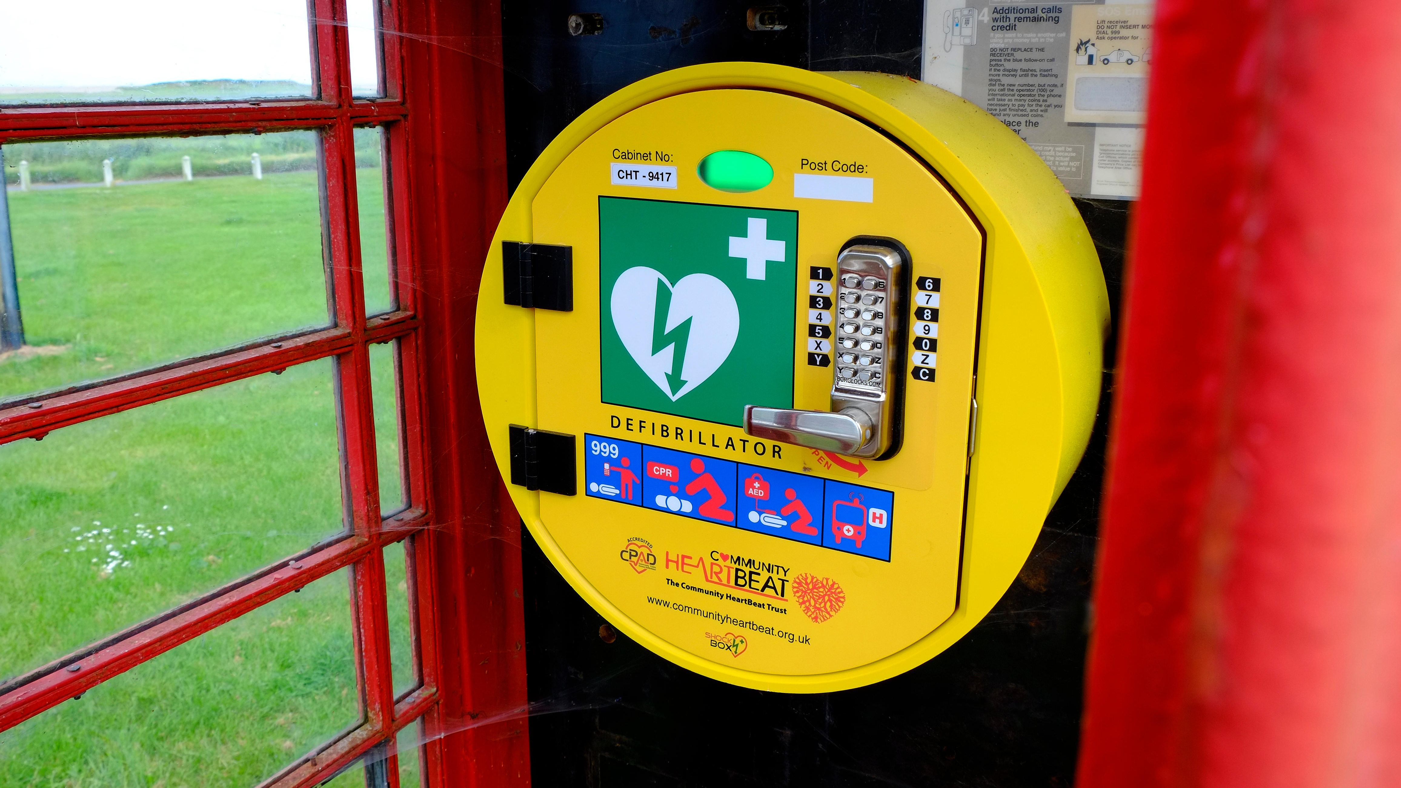 People in Norfolk urged to get defib training as more than 60% not ...