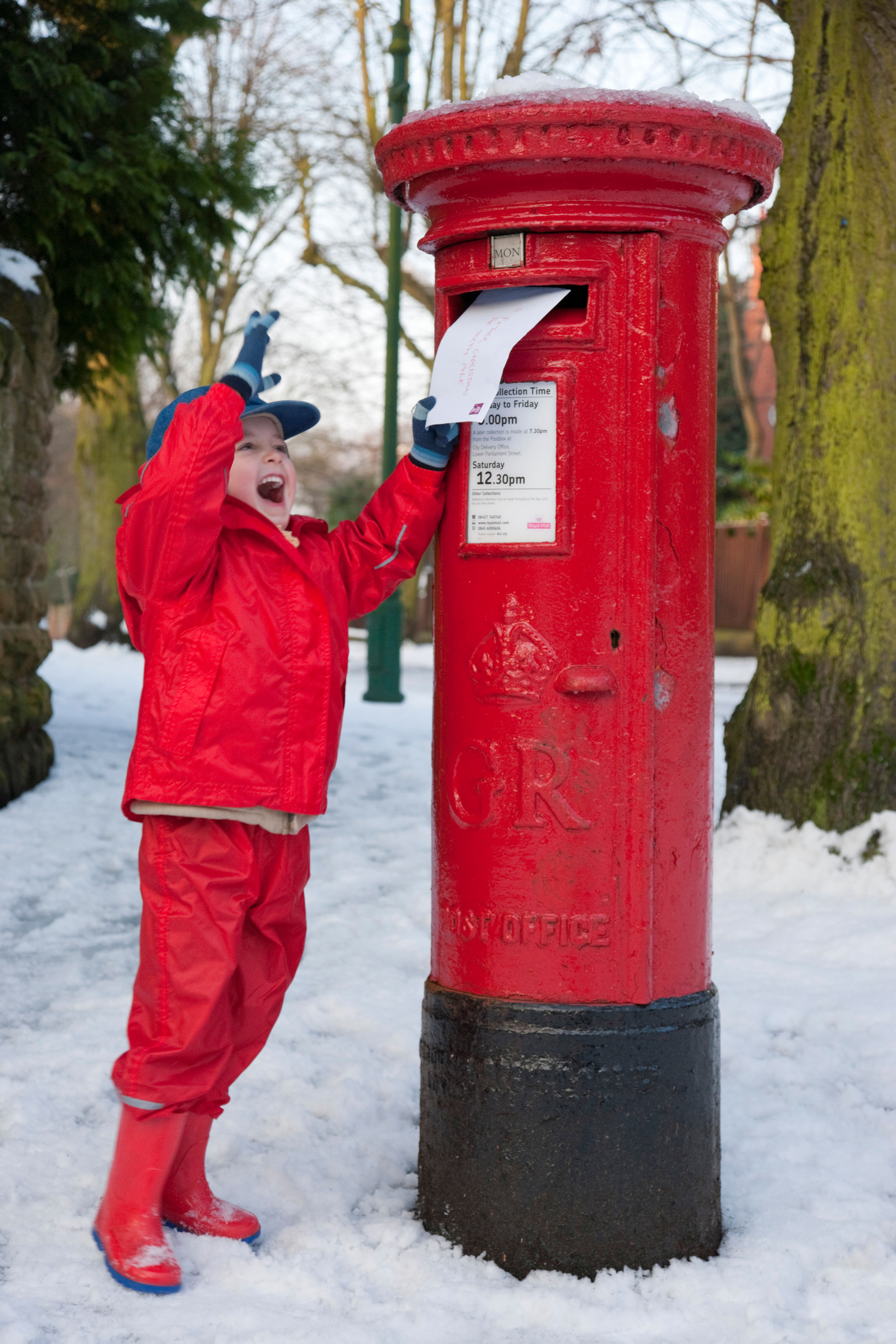 Singing postbox to bring festive cheer to Glasgow's George Square