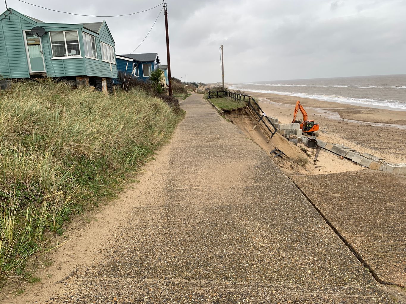 Residents moving out of "unsafe" homes in Hemsby today ahead of