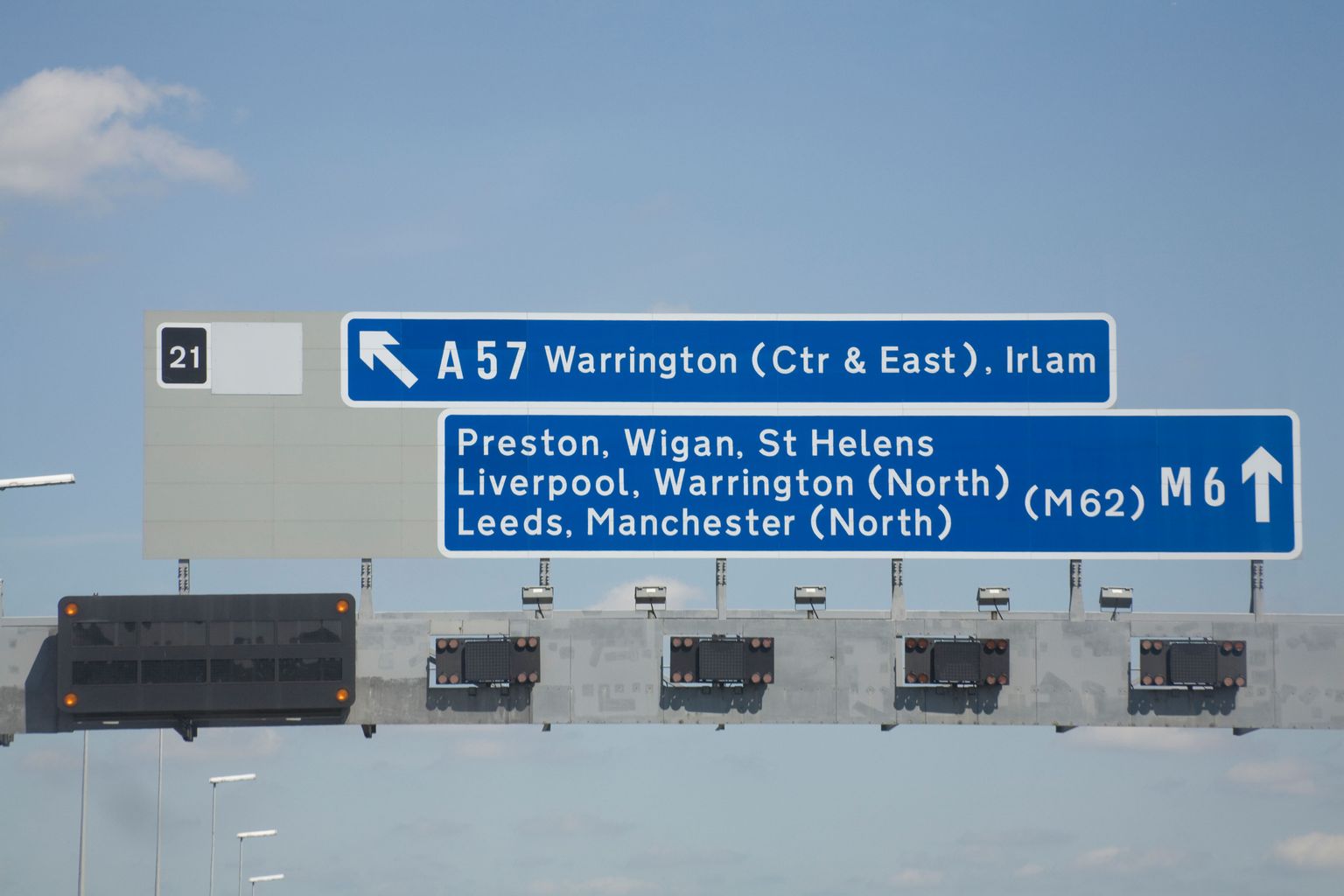 M6 Closed At Thelwall Viaduct After Multi vehicle Accident m6-closed-at-thelwall-viaduct-after-multi-vehicle-accident