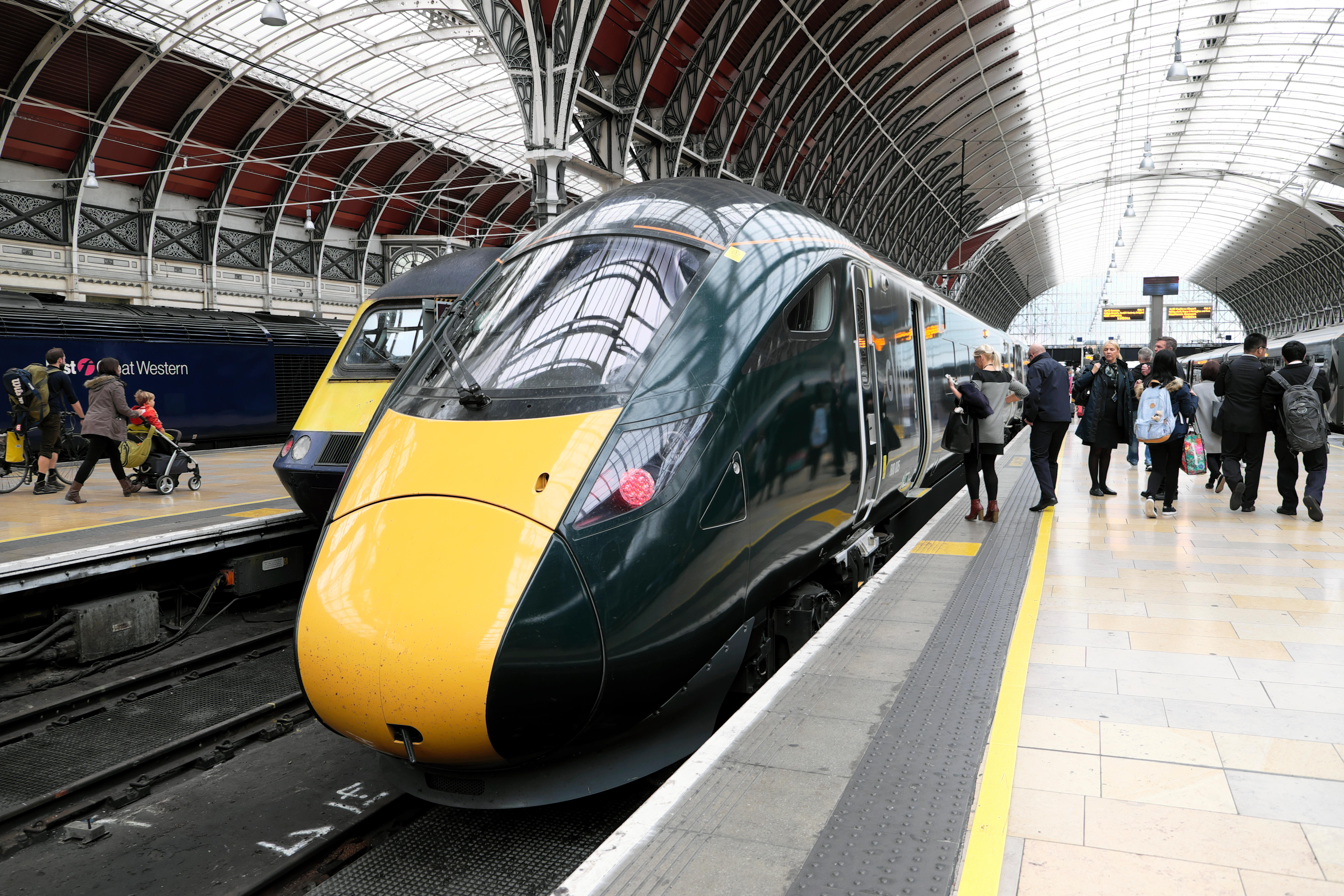 Berkshire passengers warned over Christmas Eve Paddington closure