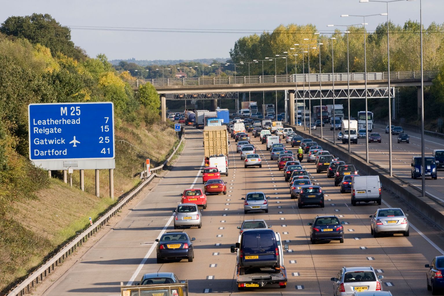 Drivers warned of M25 closures in - as a new footbridge is installed