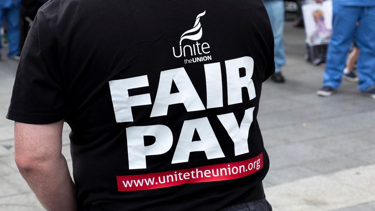 Cambridge University staff on strike in pay row | News - Greatest Hits ...