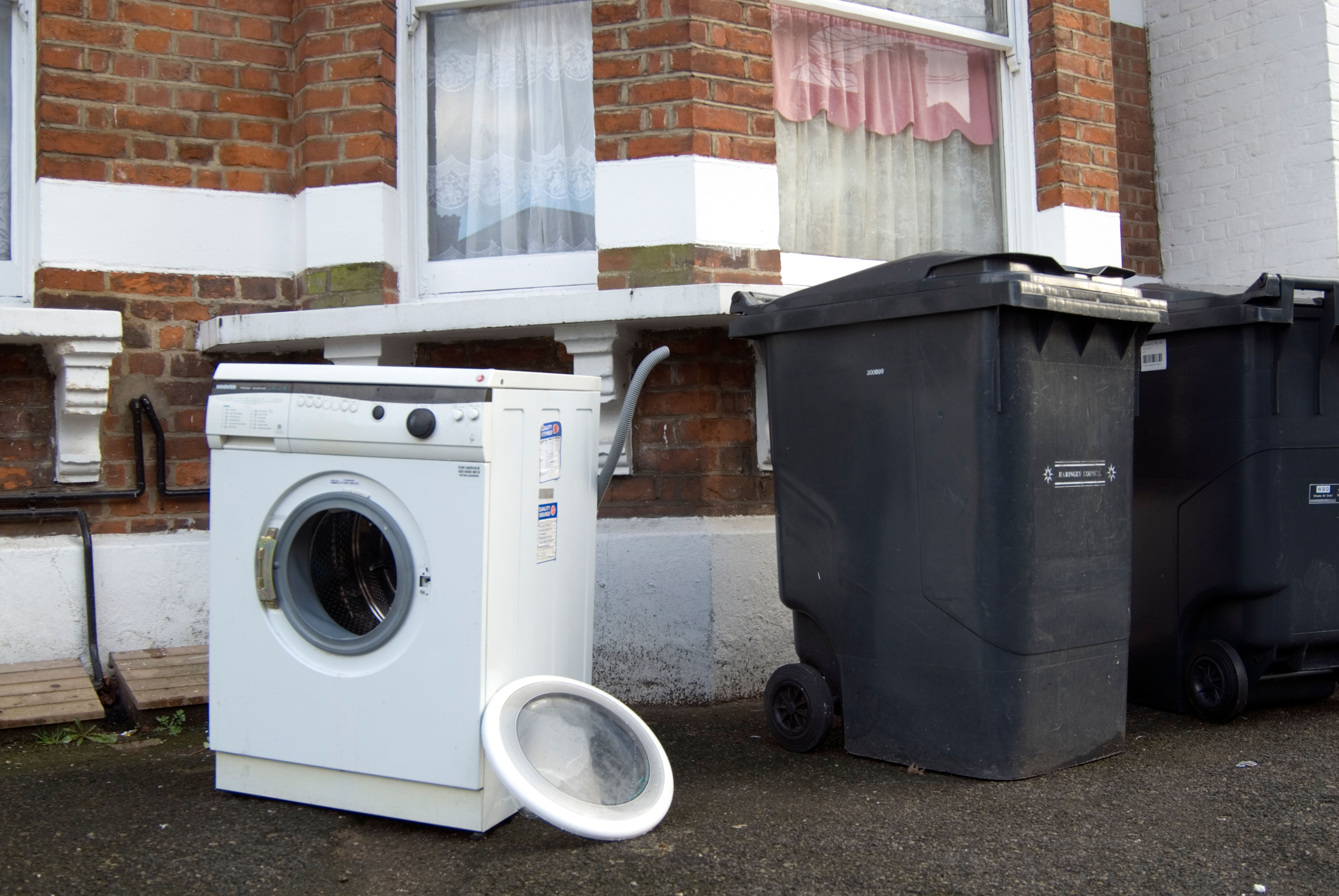 Fears waste could pile up as cost of electrical uplift soars in Glasgow
