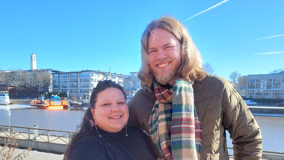 Jasmin ja Tuomas Timisjärvi asuvat Turussa ja nauttivat Aurajokirannasta.