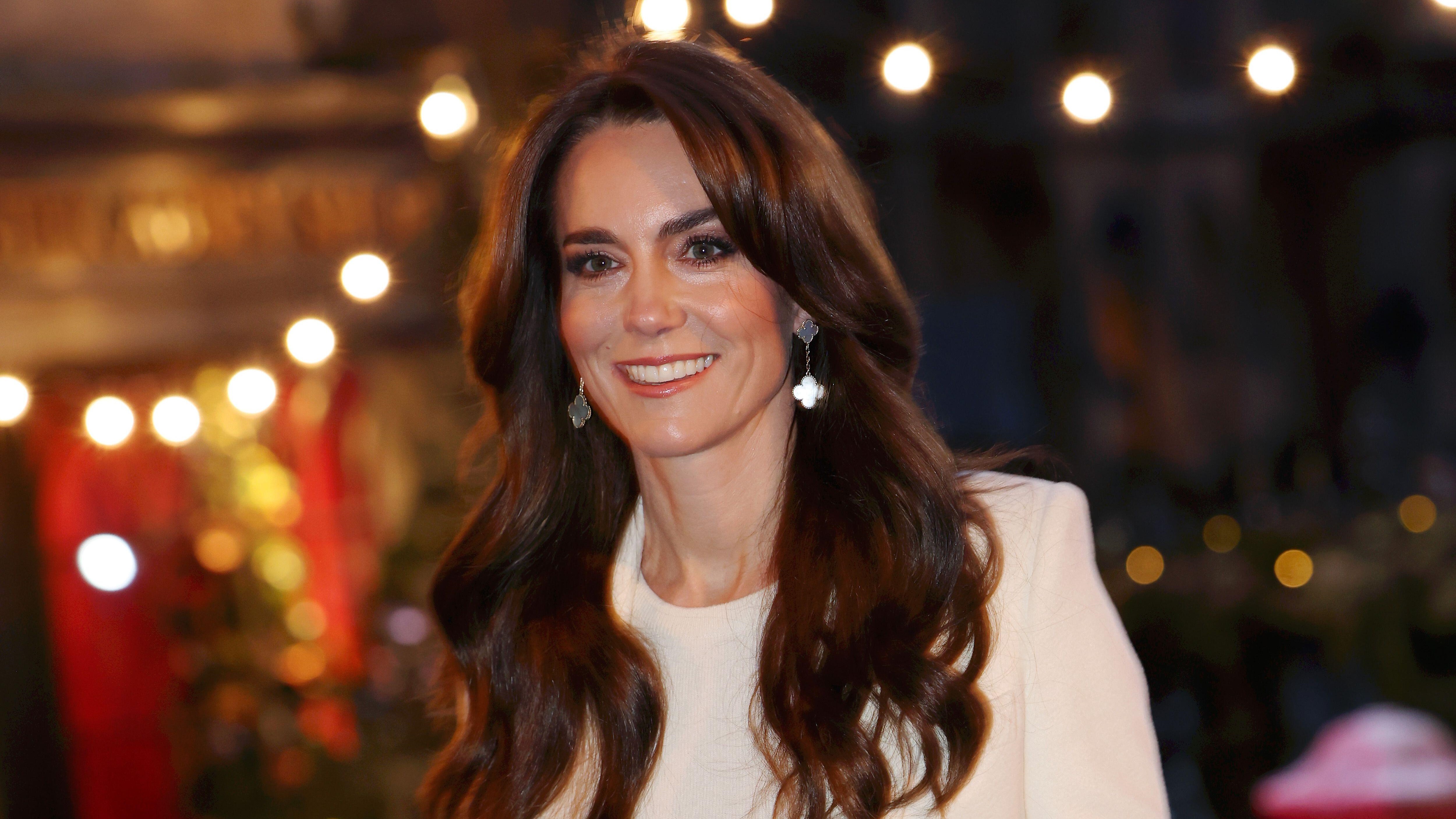Princess apologises for digitally editing family photo
