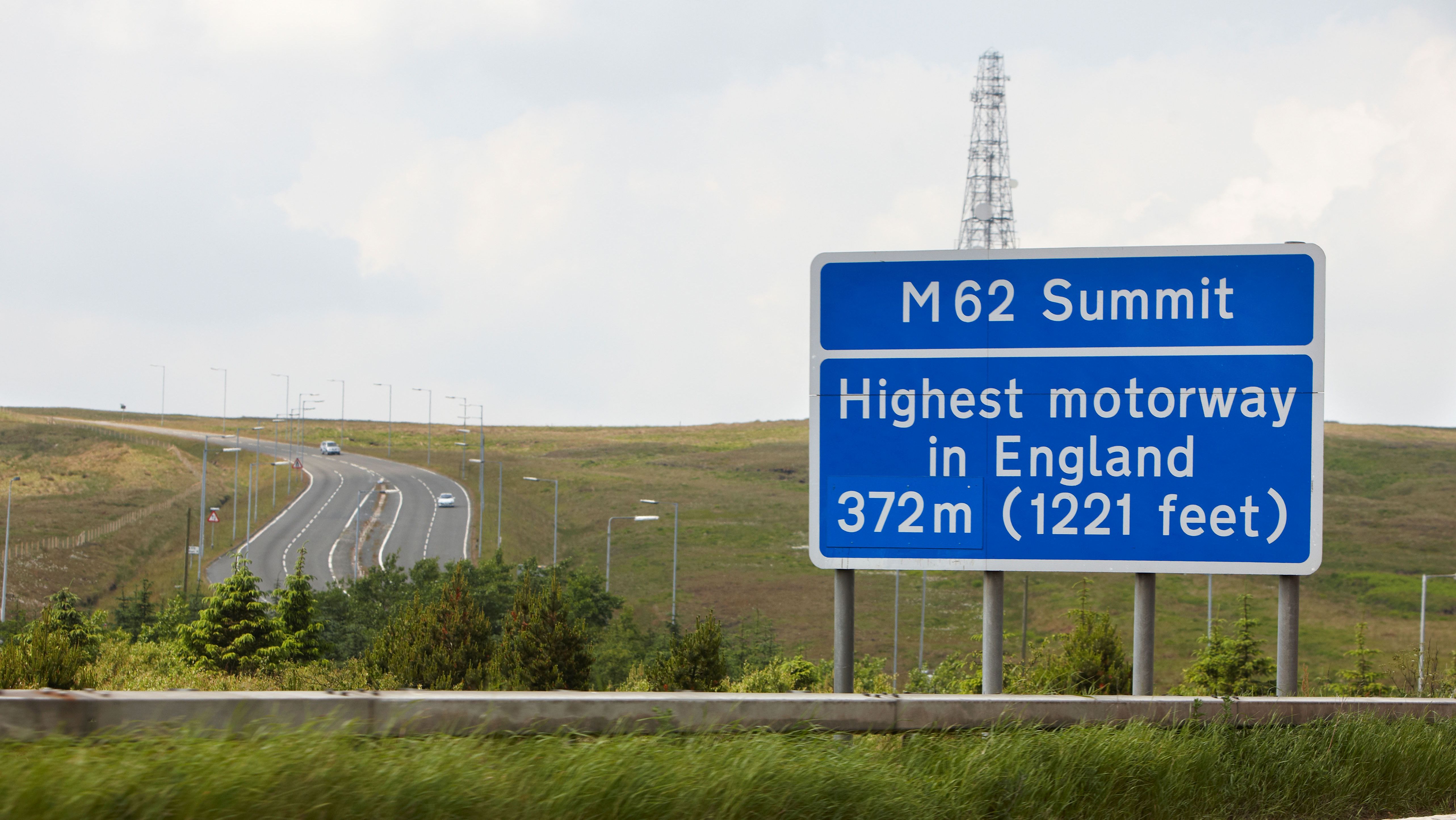 M62 closed after crash in early hours