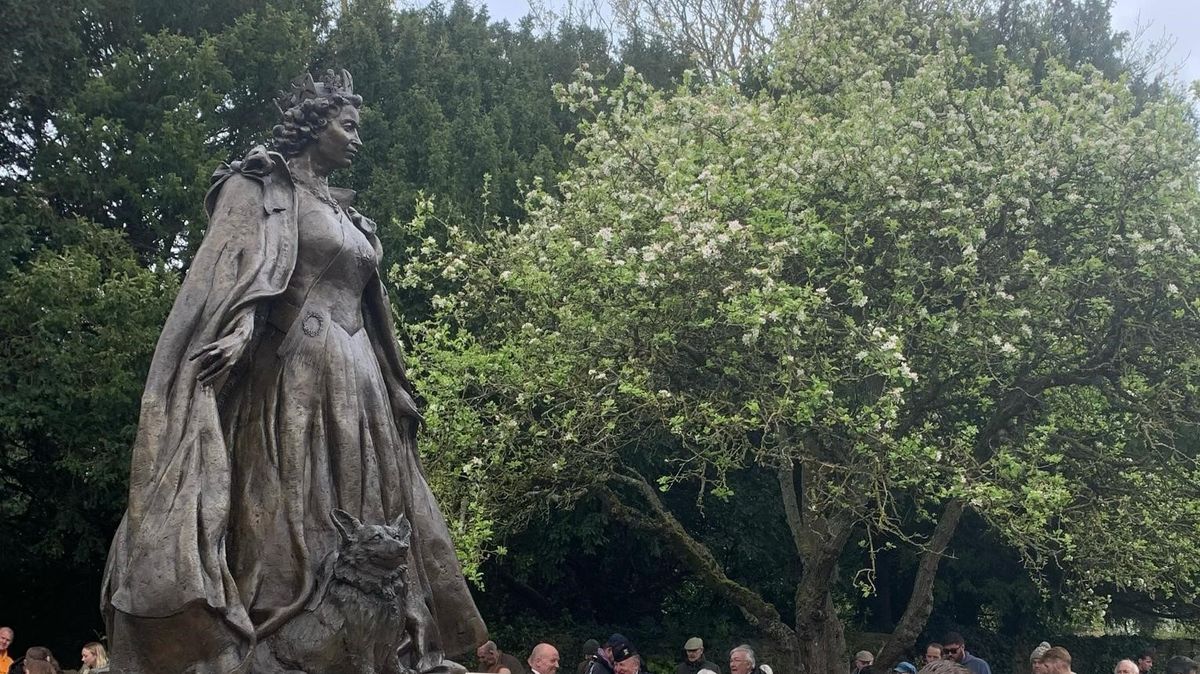 First memorial statue of Queen Elizabeth II unveiled in Rutland