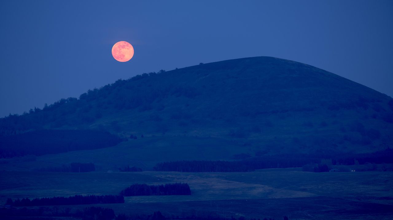 April s Pink Full Moon To Remain Fully Illuminated Tonight april-s-pink-full-moon-to-remain-fully-illuminated-tonight