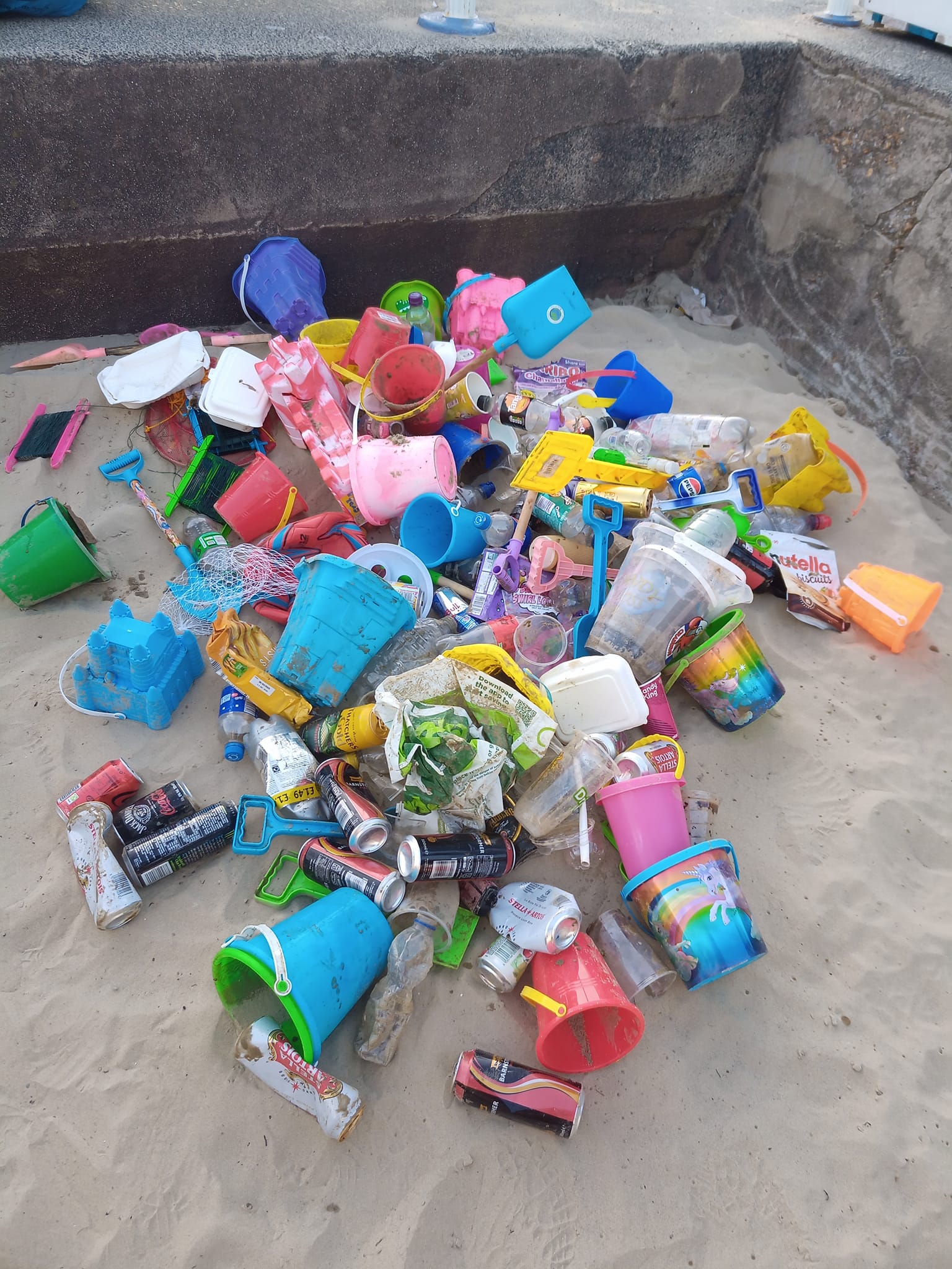 Weymouth’s award-winning beach left covered in litter after mini heatwave