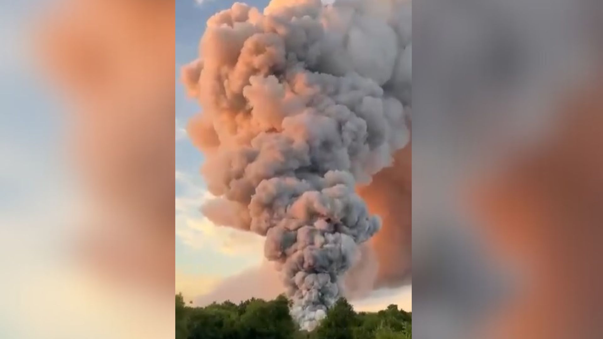 Huge smoke plume from blaze at Linwood industrial estate