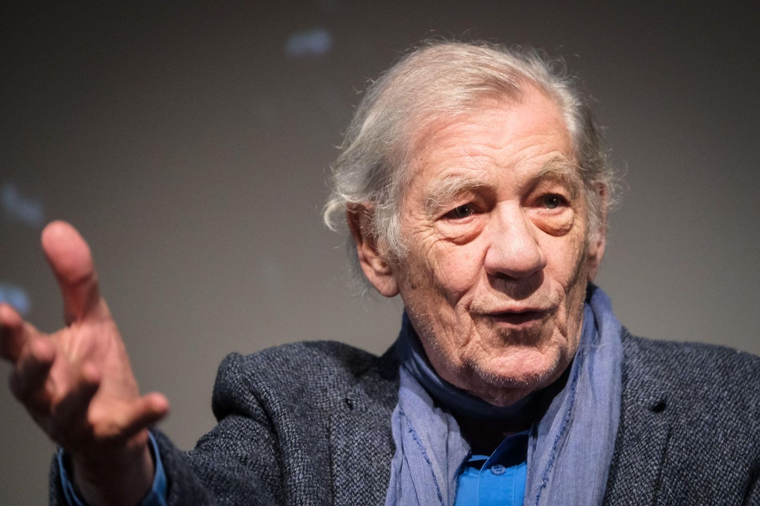 sir-ian-mckellen-confirms-he-s-withdrawing-from-player-kings-tour