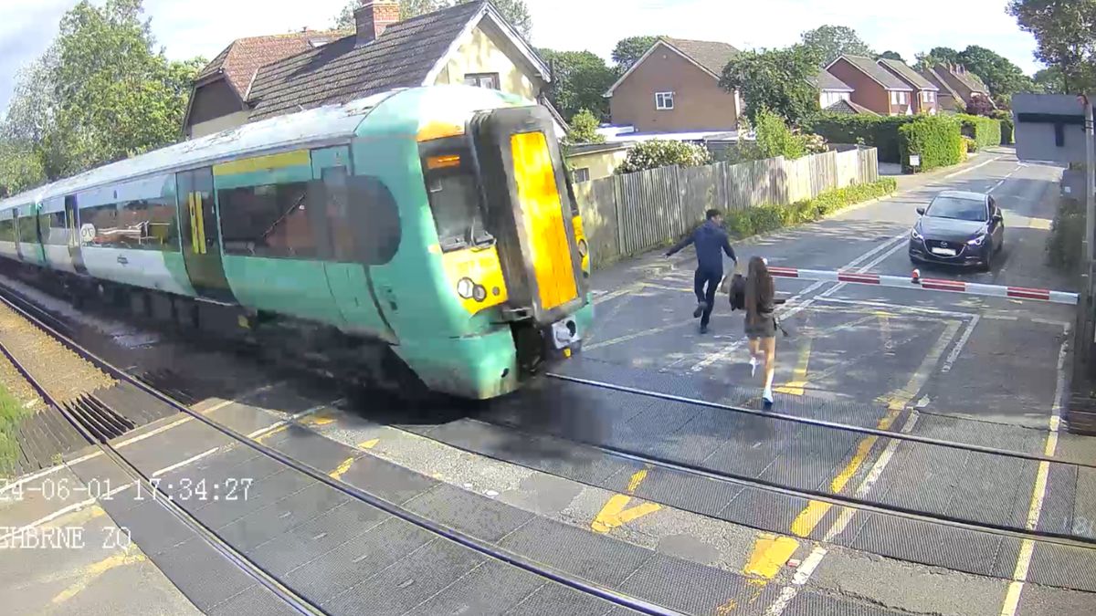 Level crossing near-misses caught on camera in Sussex | News - Greatest ...