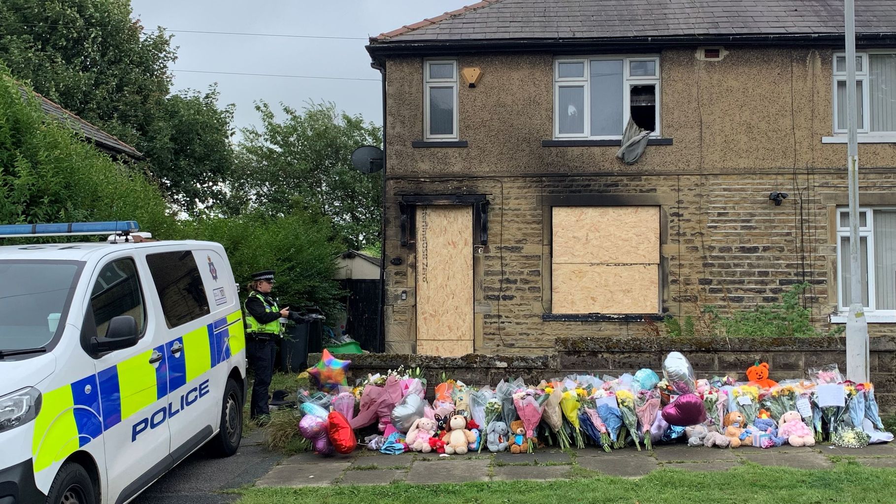 Bradford fire: children's father pays tribute to fiancée and 