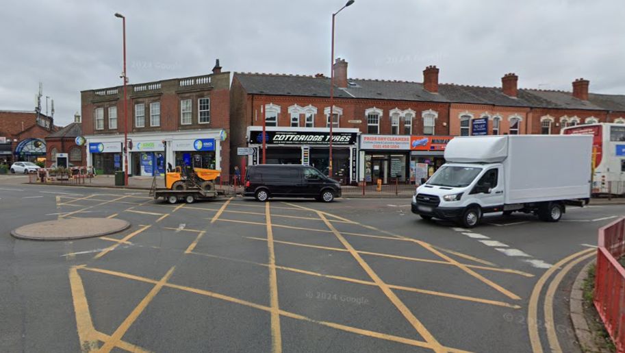 Pedestrian dies after being hit by lorry in Birmingham despite efforts ...