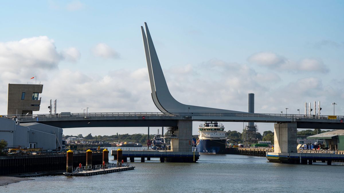 Winged Bridge Princess Anne to officially open Lowestoft's Gull Wing Bridge | News ...