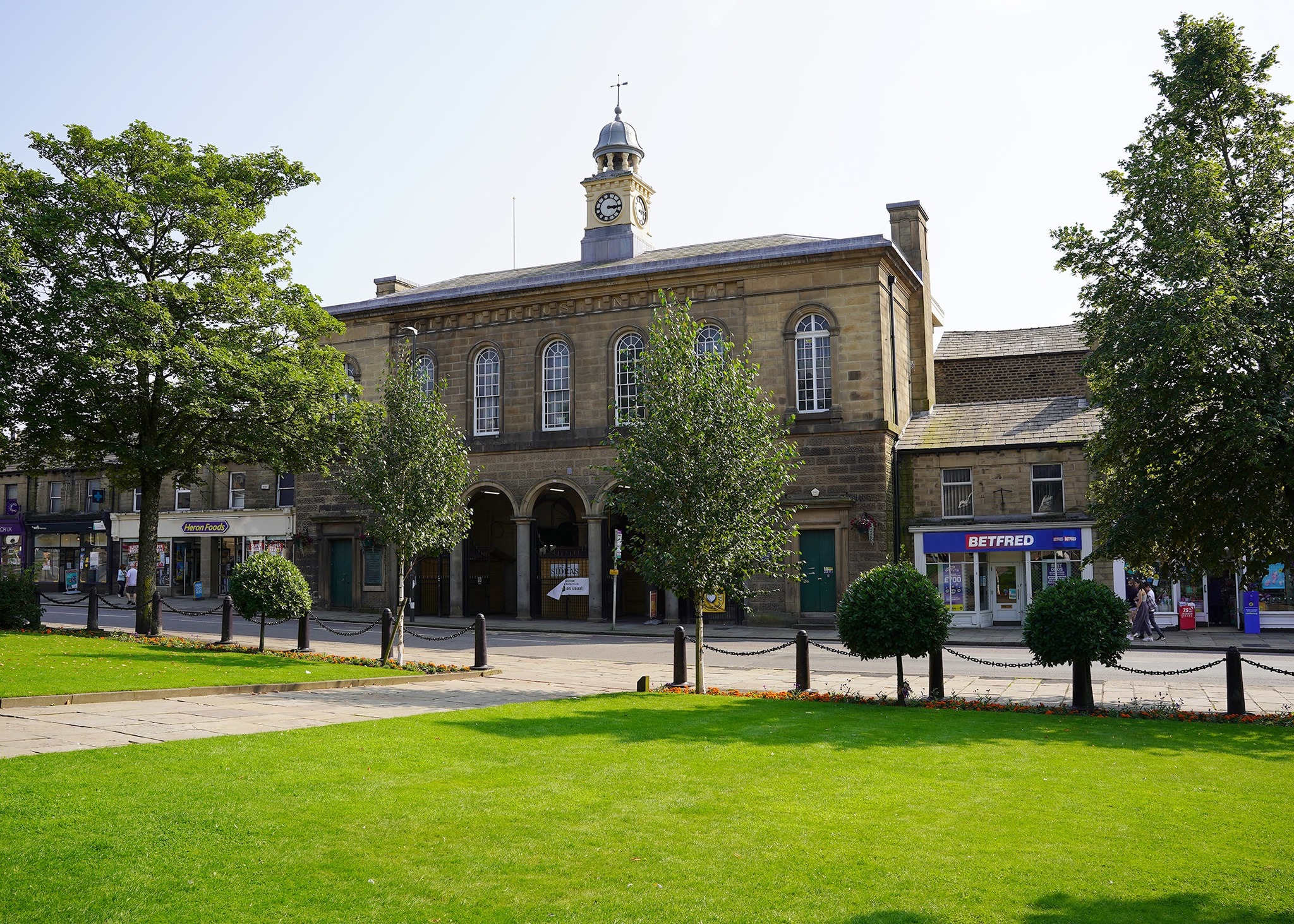 Cold weather freezes Glossop Town Hall's clock weeks after reopening