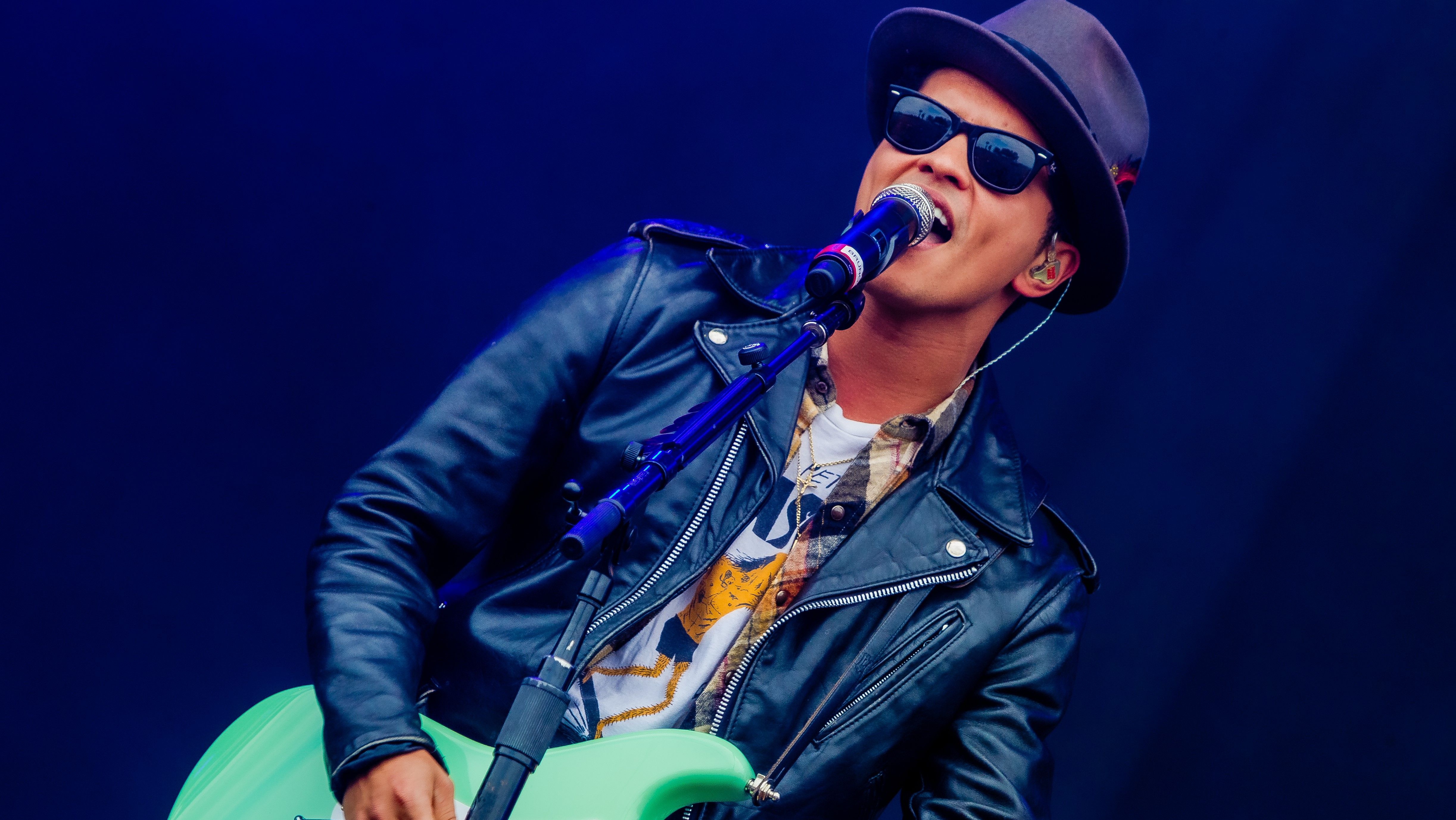 Bruno Mars: Which songs has he written for other artists?