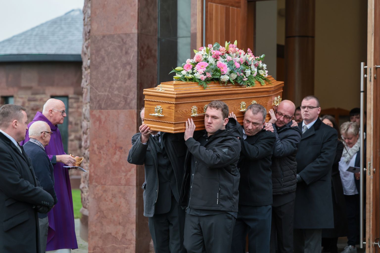 Tributes paid to 'walking angel' Karen Cummings at funeral