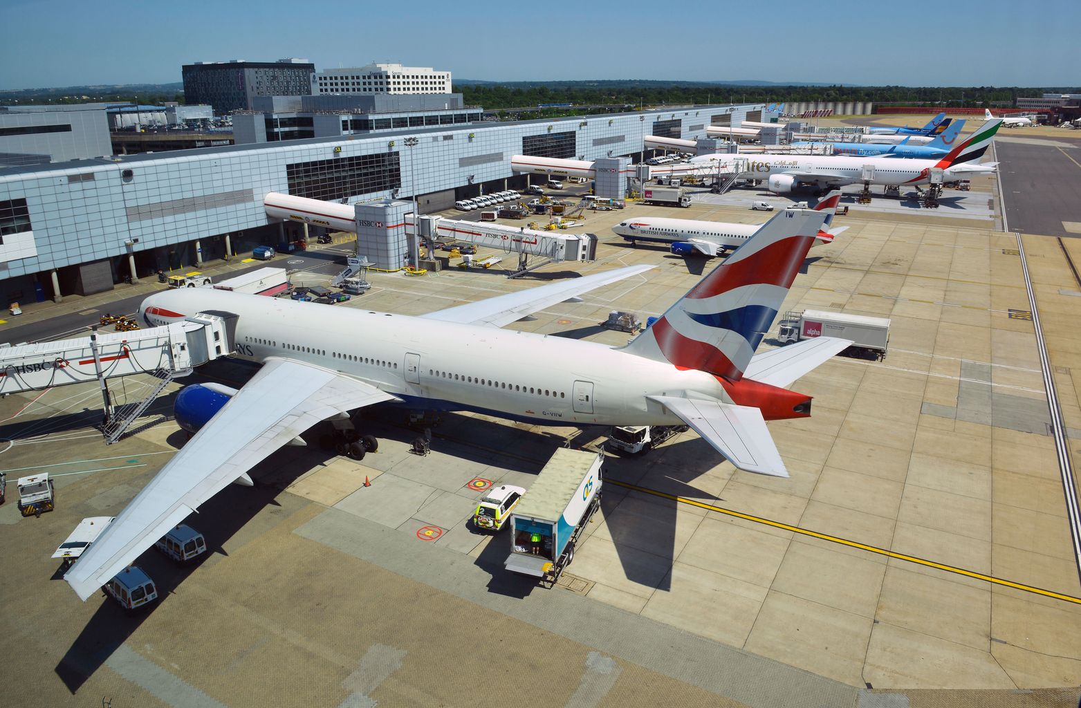 Fog causes disruption at Gatwick on airport's busiest day of Christmas