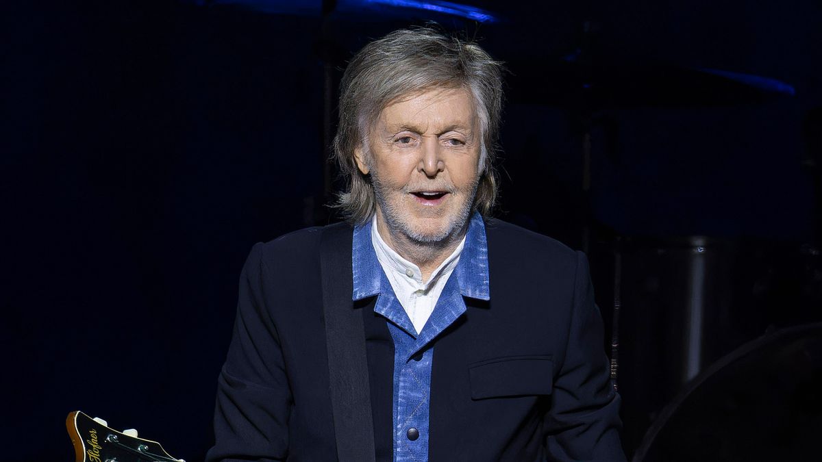 Paul McCartney performs 'Abbey Road' medley for SNL anniversary