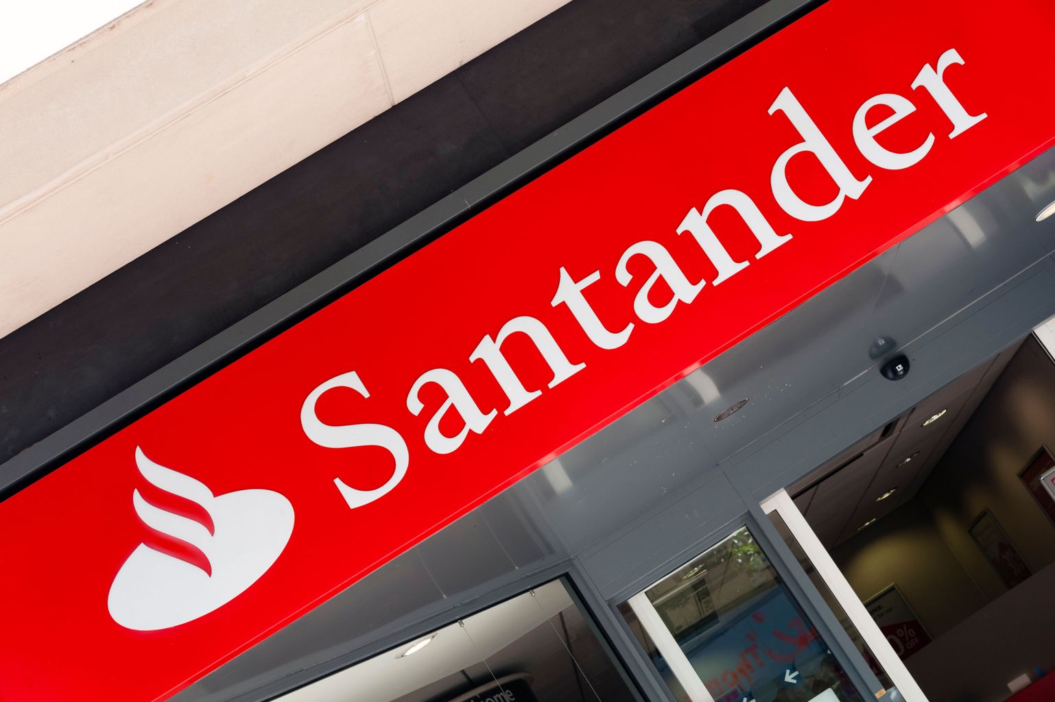 Santander to close branches in the South this summer